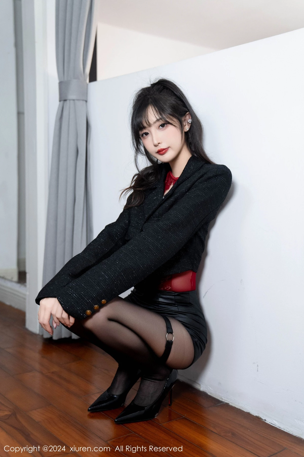 [[XiuRen秀人网]秀人网]No.9561_模特林星阑性感红色蕾丝连体衣配黑丝吊袜秀曼妙身姿诱惑写真90P