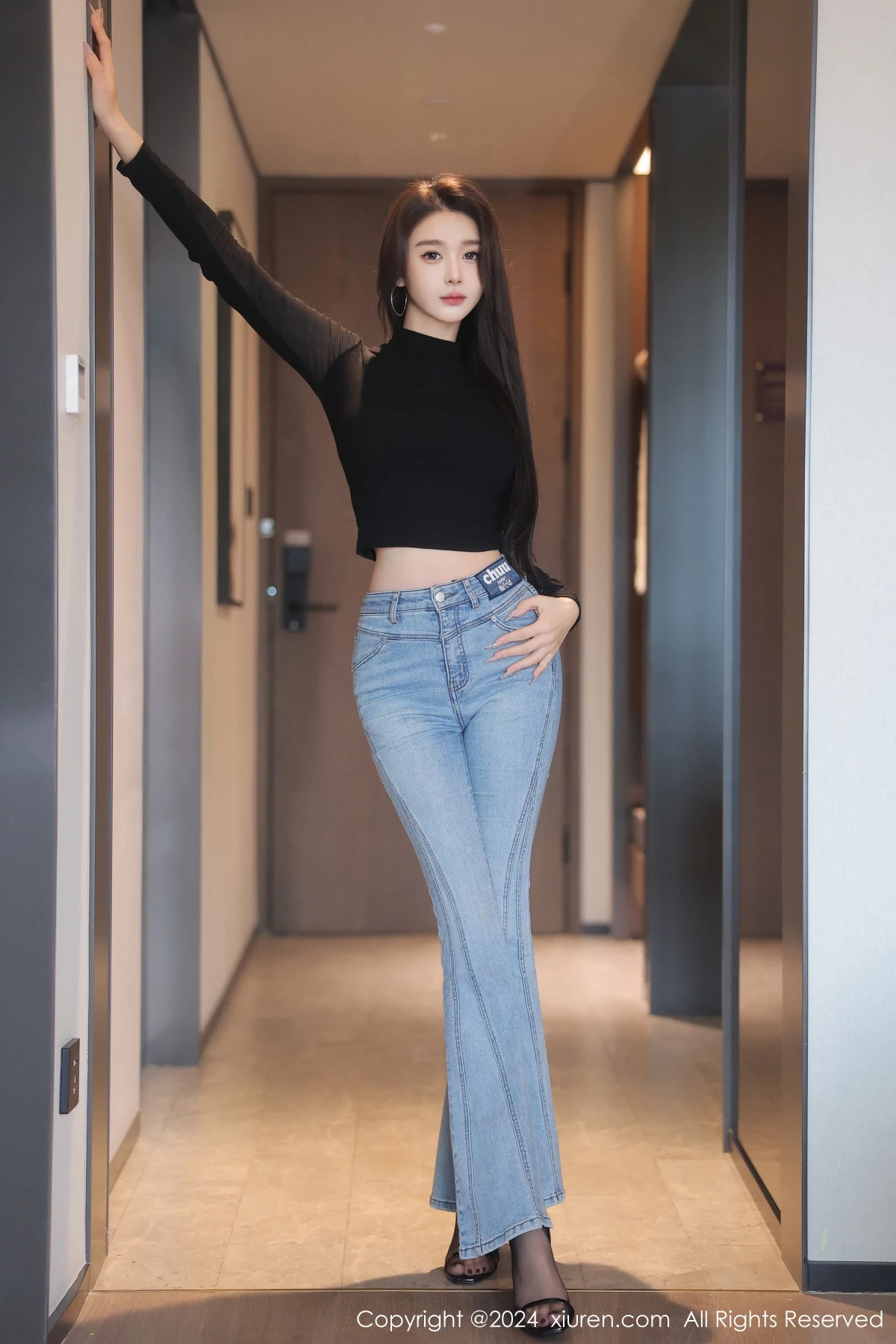 [[XiuRen秀人网]秀人网]No.9555_模特Candy糖糖性感黑色上衣露黑色内衣配超薄黑丝极致魅惑写真76P