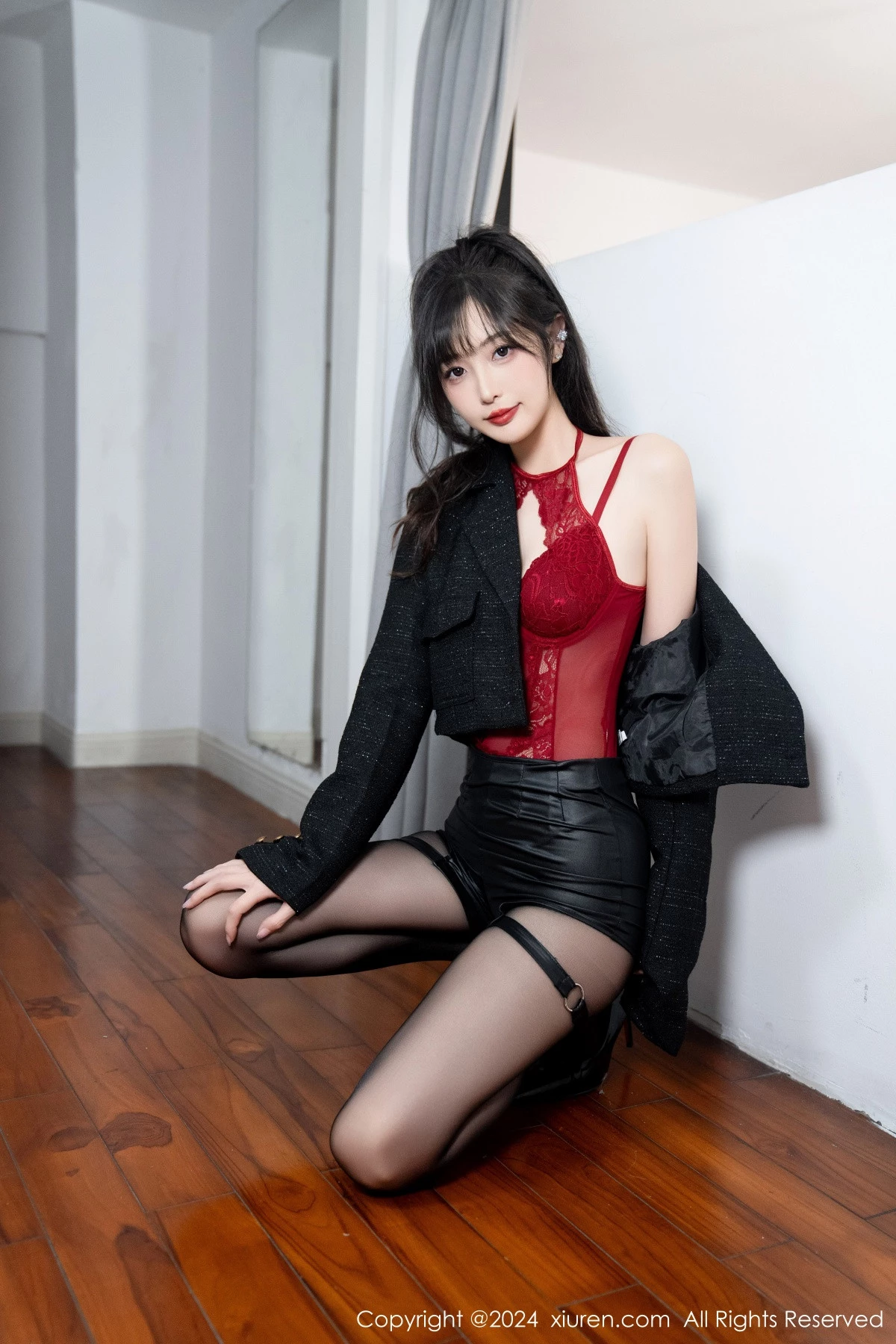 [[XiuRen秀人网]秀人网]No.9561_模特林星阑性感红色蕾丝连体衣配黑丝吊袜秀曼妙身姿诱惑写真90P