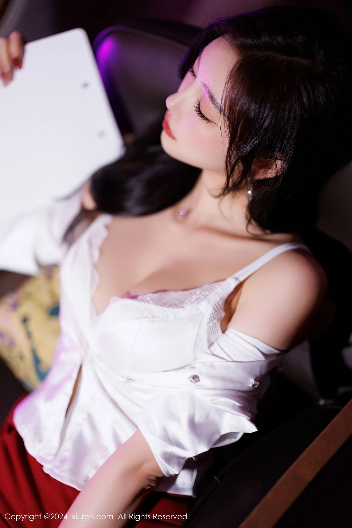 [[XiuRen秀人网]秀人网]No.9565_女神杨晨晨Yome性感白T配红短裙露白色内衣秀丰腴身材诱惑写真80P