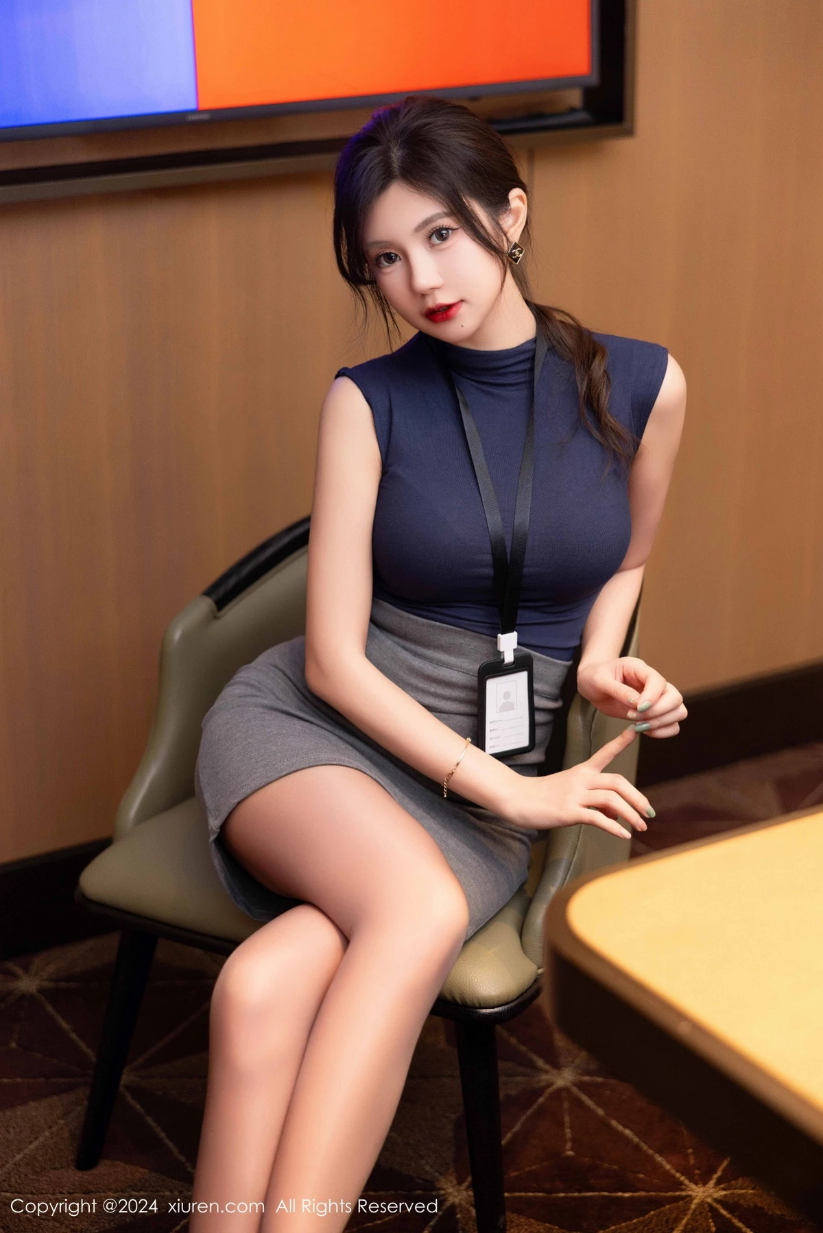 [[XiuRen秀人网]秀人网]No.9560_女神绮里嘉ula性感深色OL服饰配开档黑丝秀曼妙身材诱惑写真99P