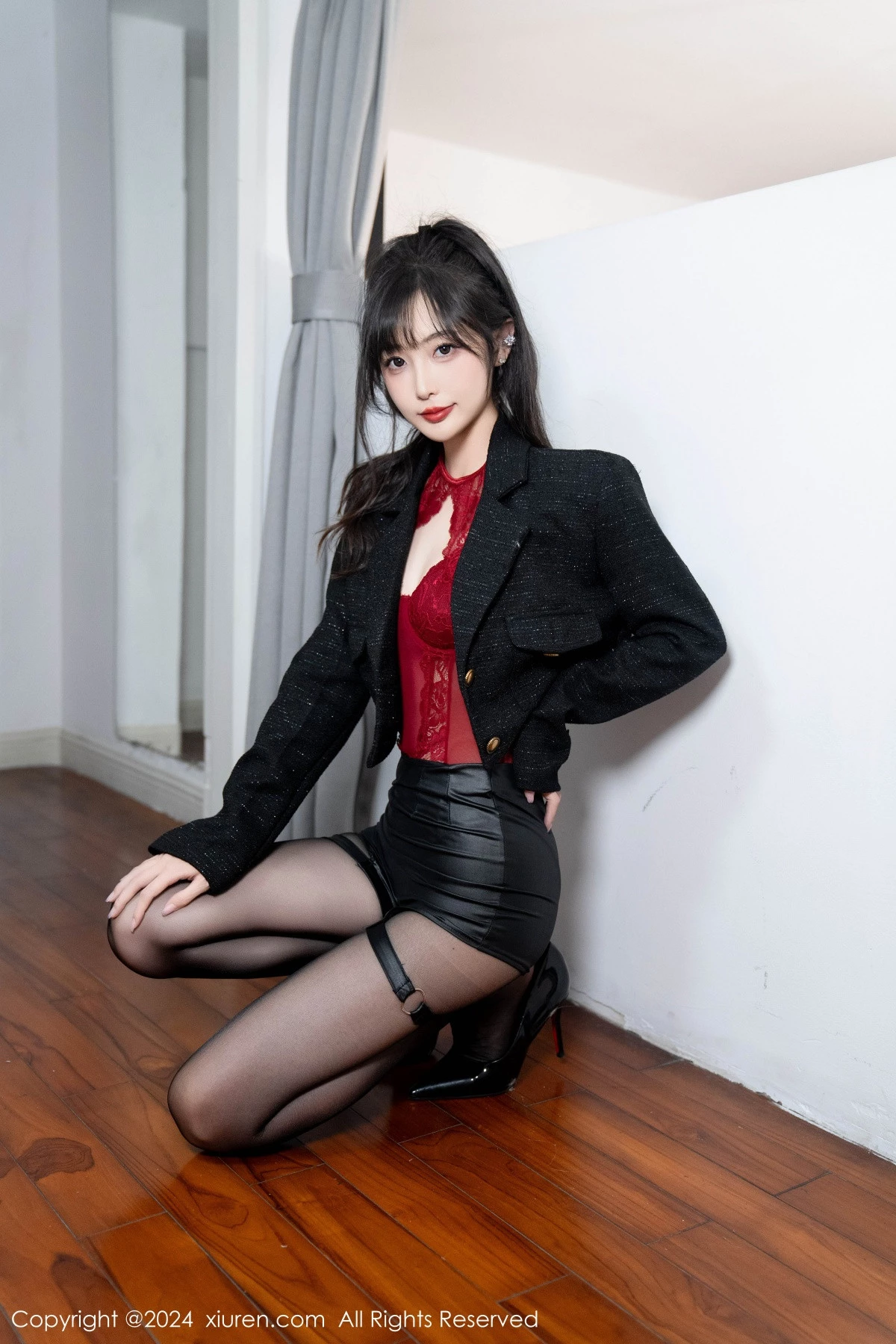 [[XiuRen秀人网]秀人网]No.9561_模特林星阑性感红色蕾丝连体衣配黑丝吊袜秀曼妙身姿诱惑写真90P