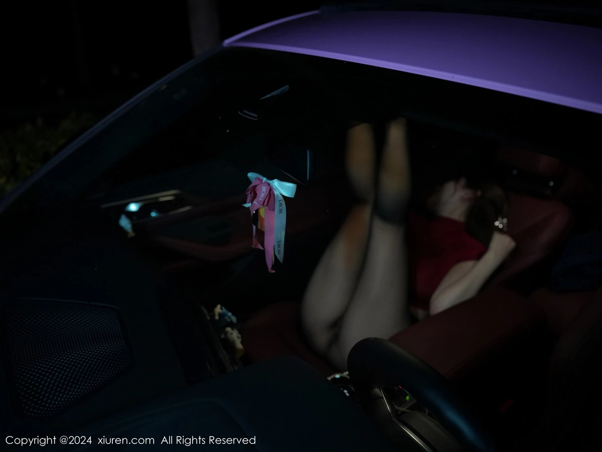 [[XiuRen秀人网]秀人网]No.9558_模特甜妮性感红色上衣配黑短裙露超薄黑丝秀丰腴身材诱惑写真77P