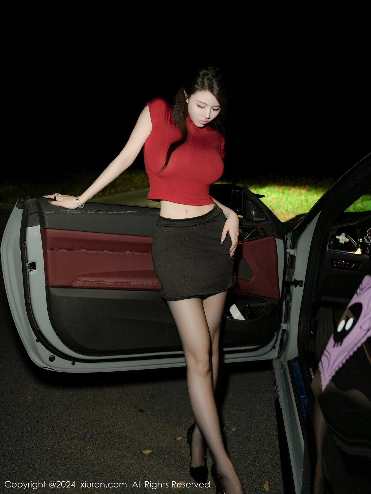 [[XiuRen秀人网]秀人网]No.9558_模特甜妮性感红色上衣配黑短裙露超薄黑丝秀丰腴身材诱惑写真77P