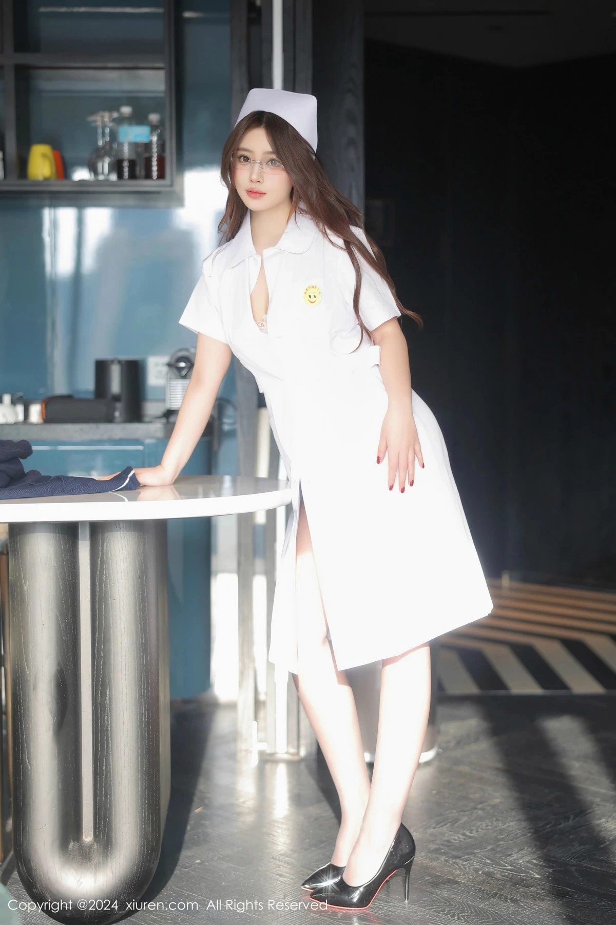 [[XiuRen秀人网]秀人网]No.9570_模特蛋蛋宝性感白色护士服露粉色内衣配超薄黑丝秀丰腴身材写真76P