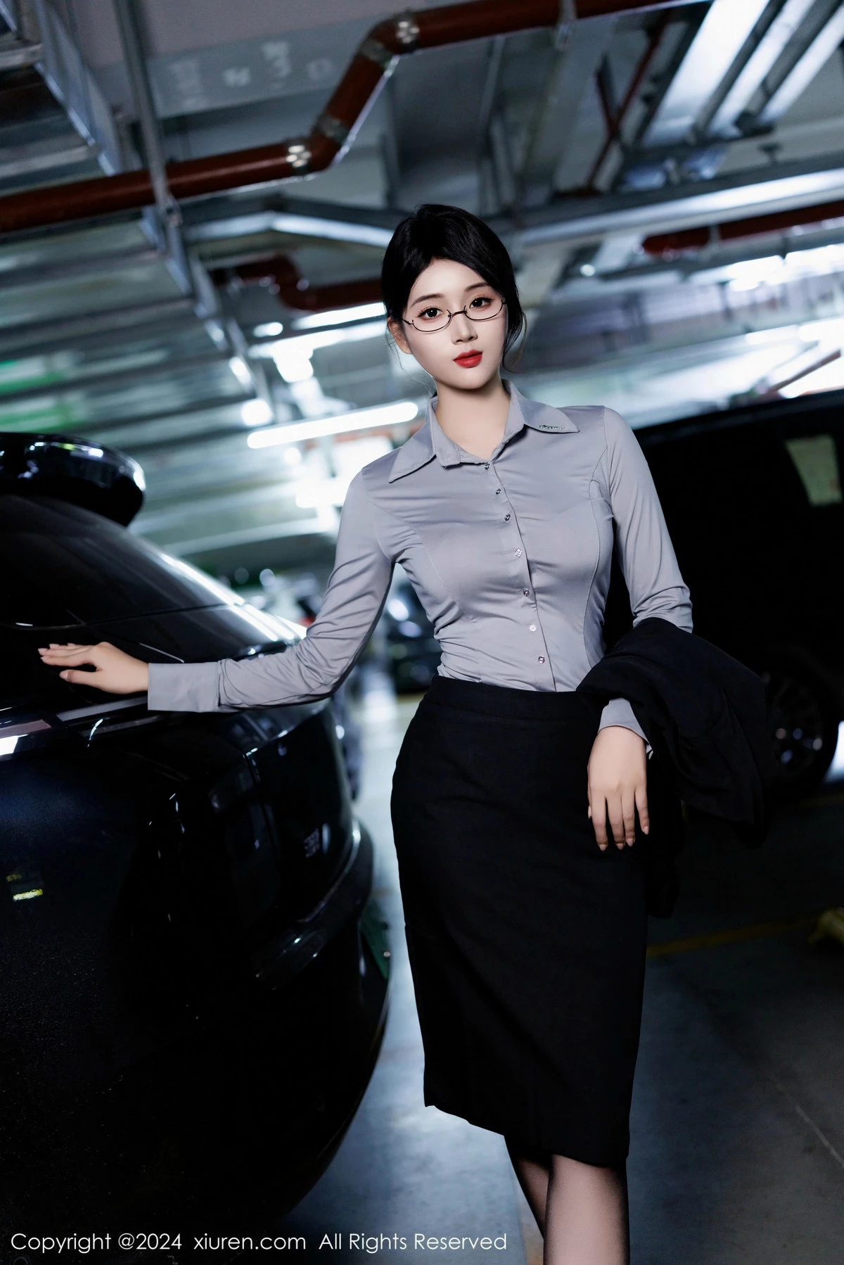 [[XiuRen秀人网]秀人网]No.9567_新人模特南乔灰色OL服饰露性感内衣配黑丝吊袜秀美腿诱惑写真90P