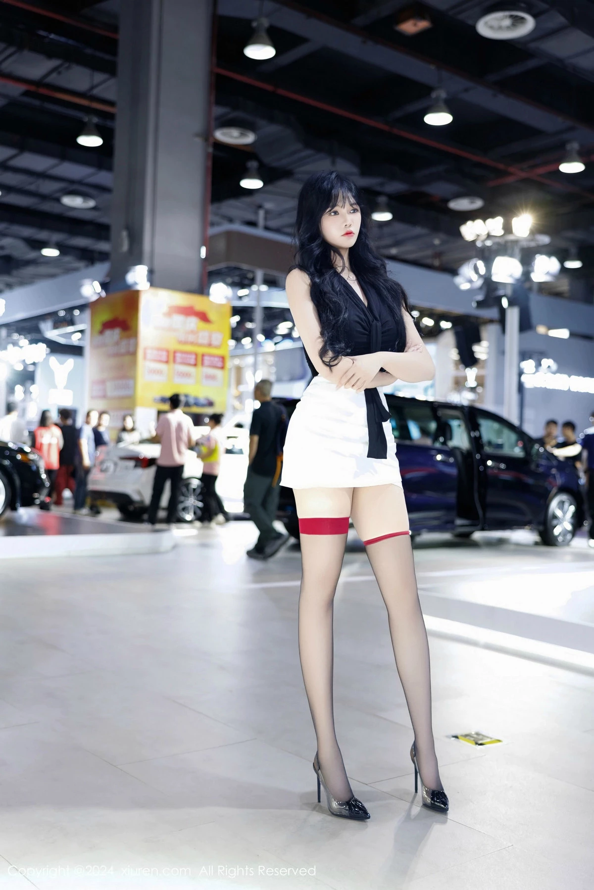 [[XiuRen秀人网]秀人网]No.9575_模特娜比性感黑上衣配白短裙露超薄黑丝秀凹凸身材撩人诱惑写真80P