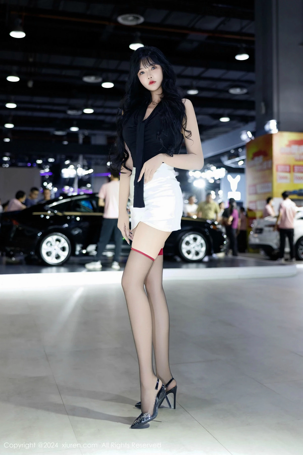 [[XiuRen秀人网]秀人网]No.9575_模特娜比性感黑上衣配白短裙露超薄黑丝秀凹凸身材撩人诱惑写真80P