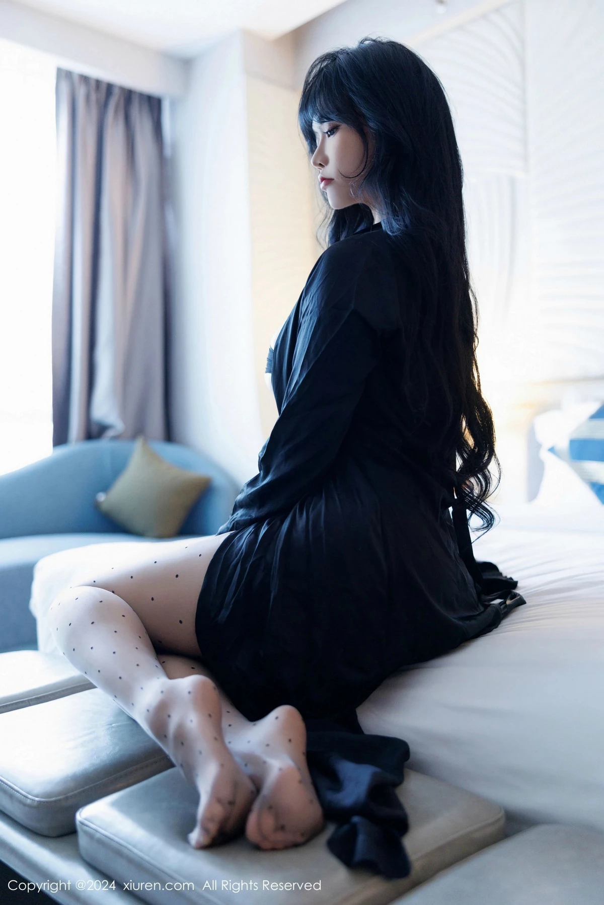 [[XiuRen秀人网]秀人网]No.9575_模特娜比性感黑上衣配白短裙露超薄黑丝秀凹凸身材撩人诱惑写真80P