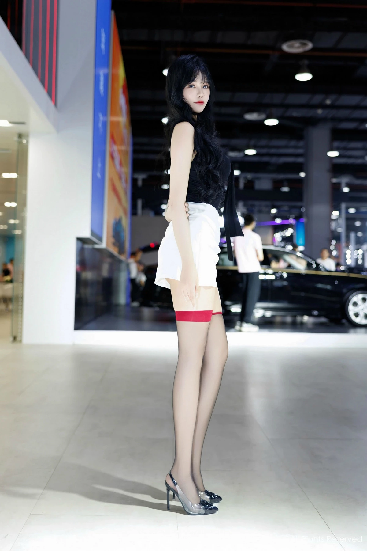 [[XiuRen秀人网]秀人网]No.9575_模特娜比性感黑上衣配白短裙露超薄黑丝秀凹凸身材撩人诱惑写真80P