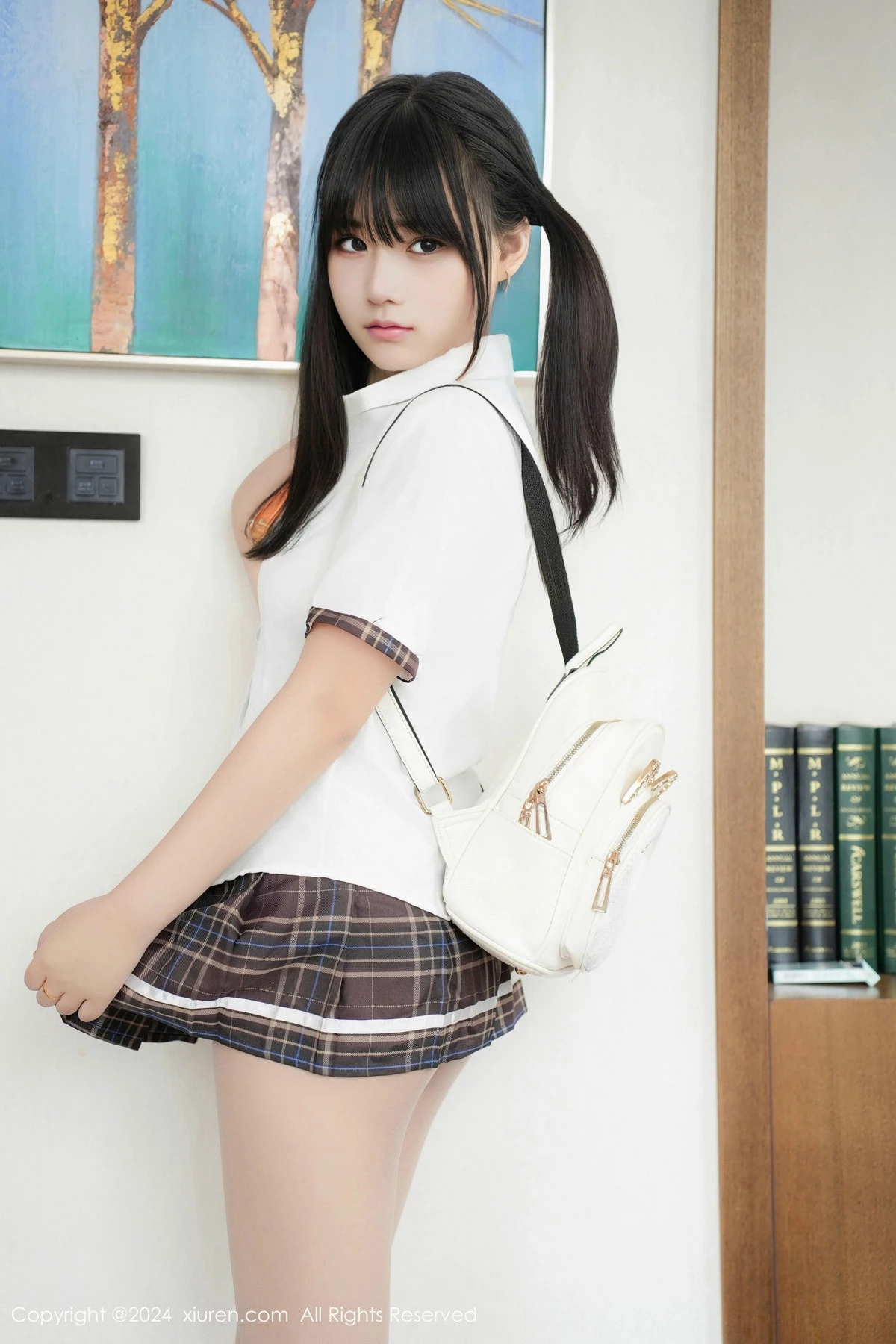 [[XiuRen秀人网]秀人网]No.9573_模特姚若兮vay性感白色学妹制服配超薄肉丝秀曼妙身姿诱惑写真53P