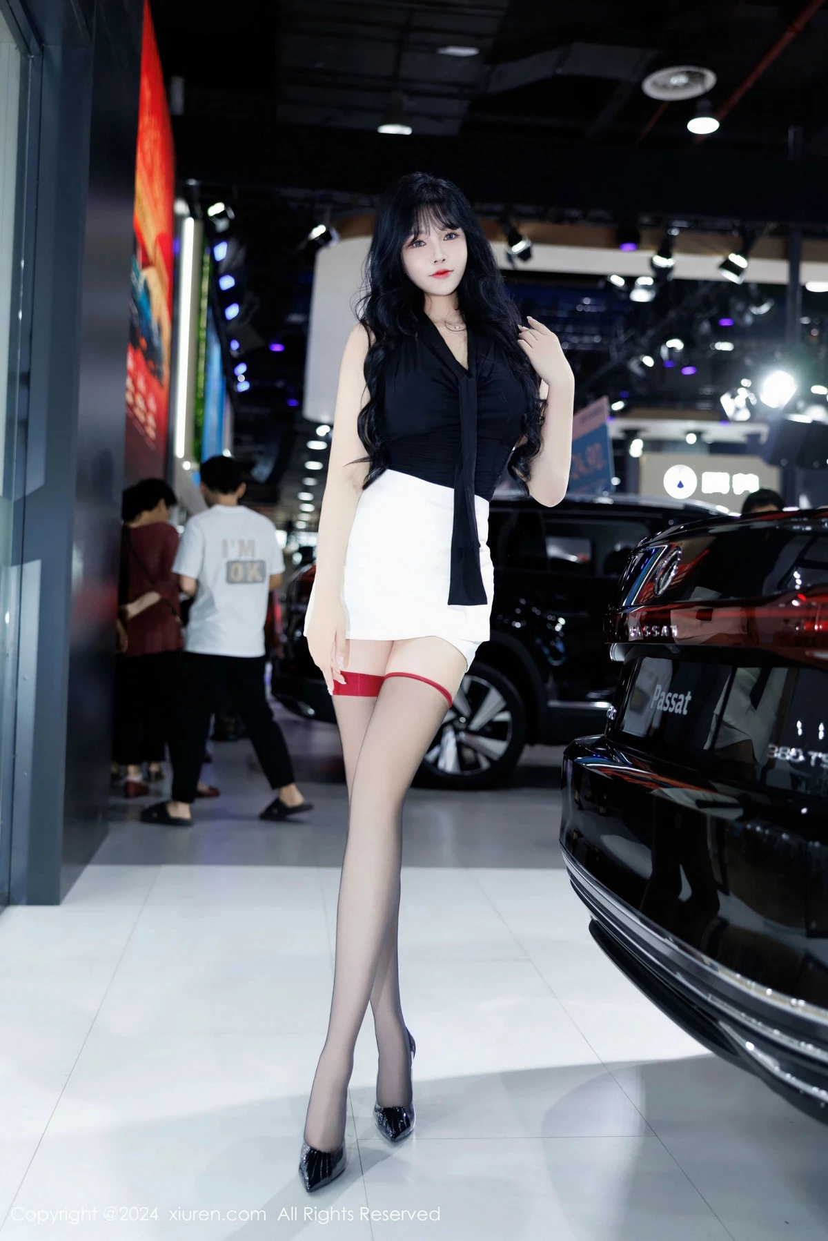 [[XiuRen秀人网]秀人网]No.9575_模特娜比性感黑上衣配白短裙露超薄黑丝秀凹凸身材撩人诱惑写真80P