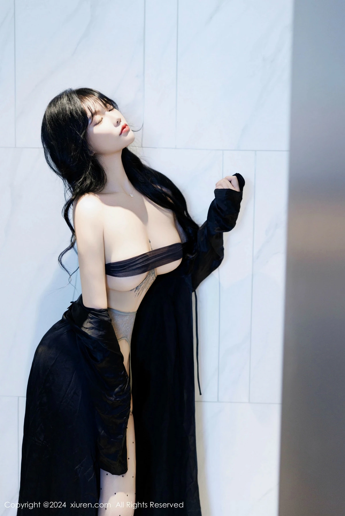 [[XiuRen秀人网]秀人网]No.9575_模特娜比性感黑上衣配白短裙露超薄黑丝秀凹凸身材撩人诱惑写真80P