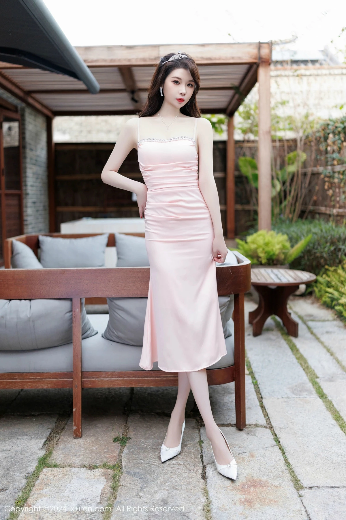 [[XiuRen秀人网]秀人网]No.9584_模特梦心玥粉色连衣长裙露红色内衣配白丝袜秀高挑身材诱惑写真91P