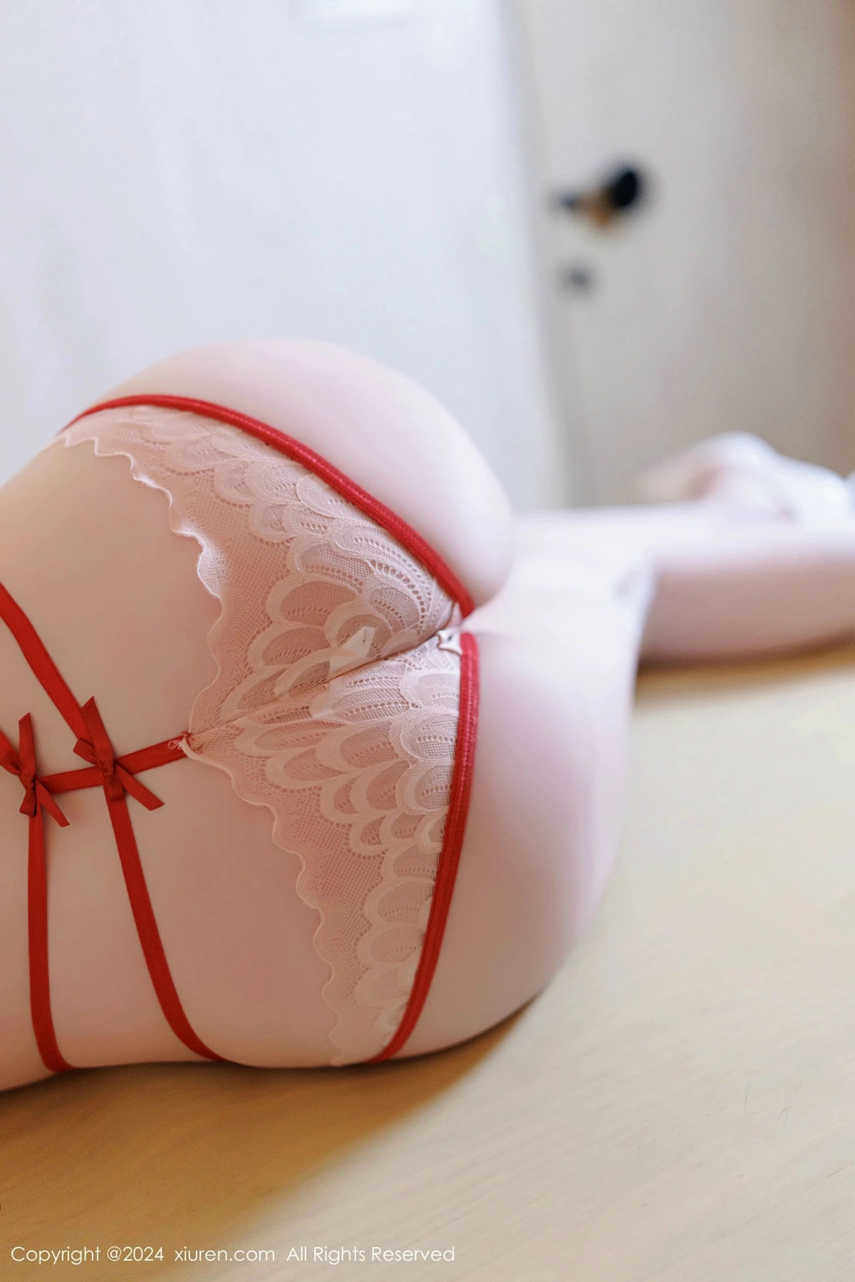 [[XiuRen秀人网]秀人网]No.9584_模特梦心玥粉色连衣长裙露红色内衣配白丝袜秀高挑身材诱惑写真91P