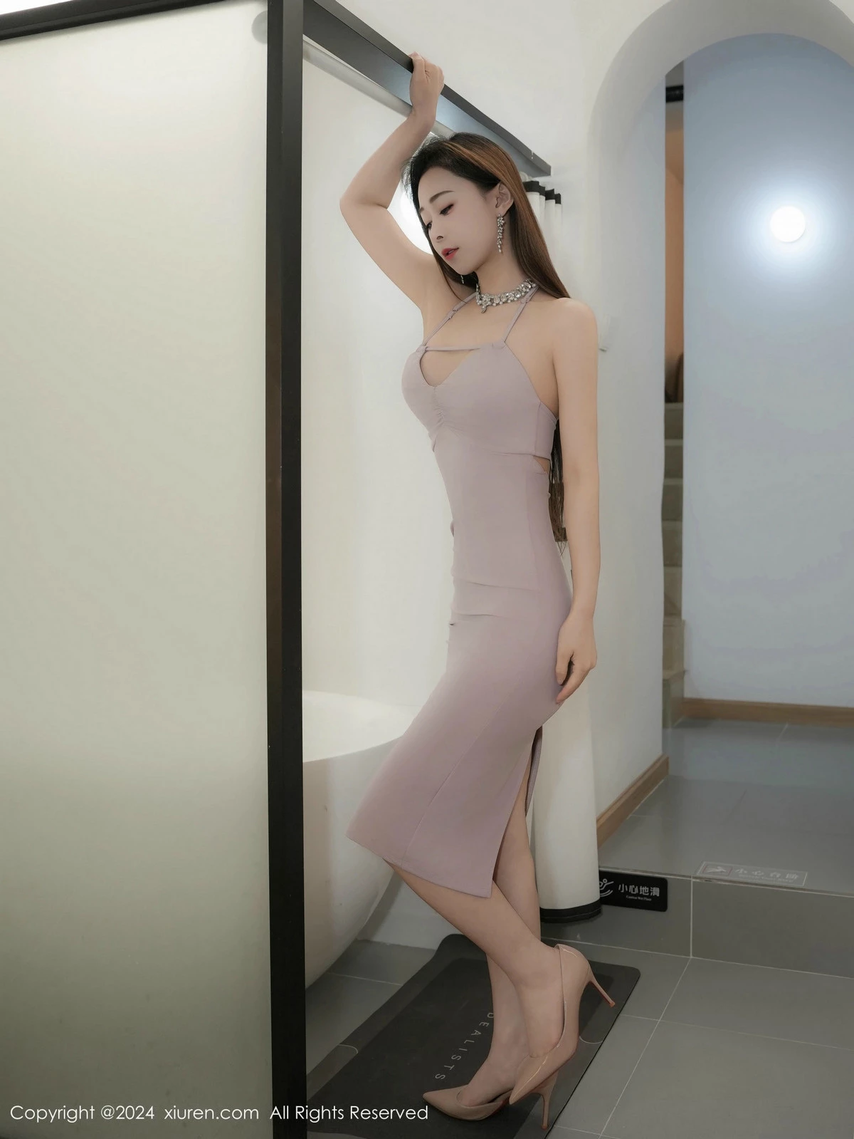 [[XiuRen秀人网]秀人网]No.9581_模特糖糖❤性感肉色长裙露超薄无内白丝秀曼妙身姿惹火诱惑写真60P