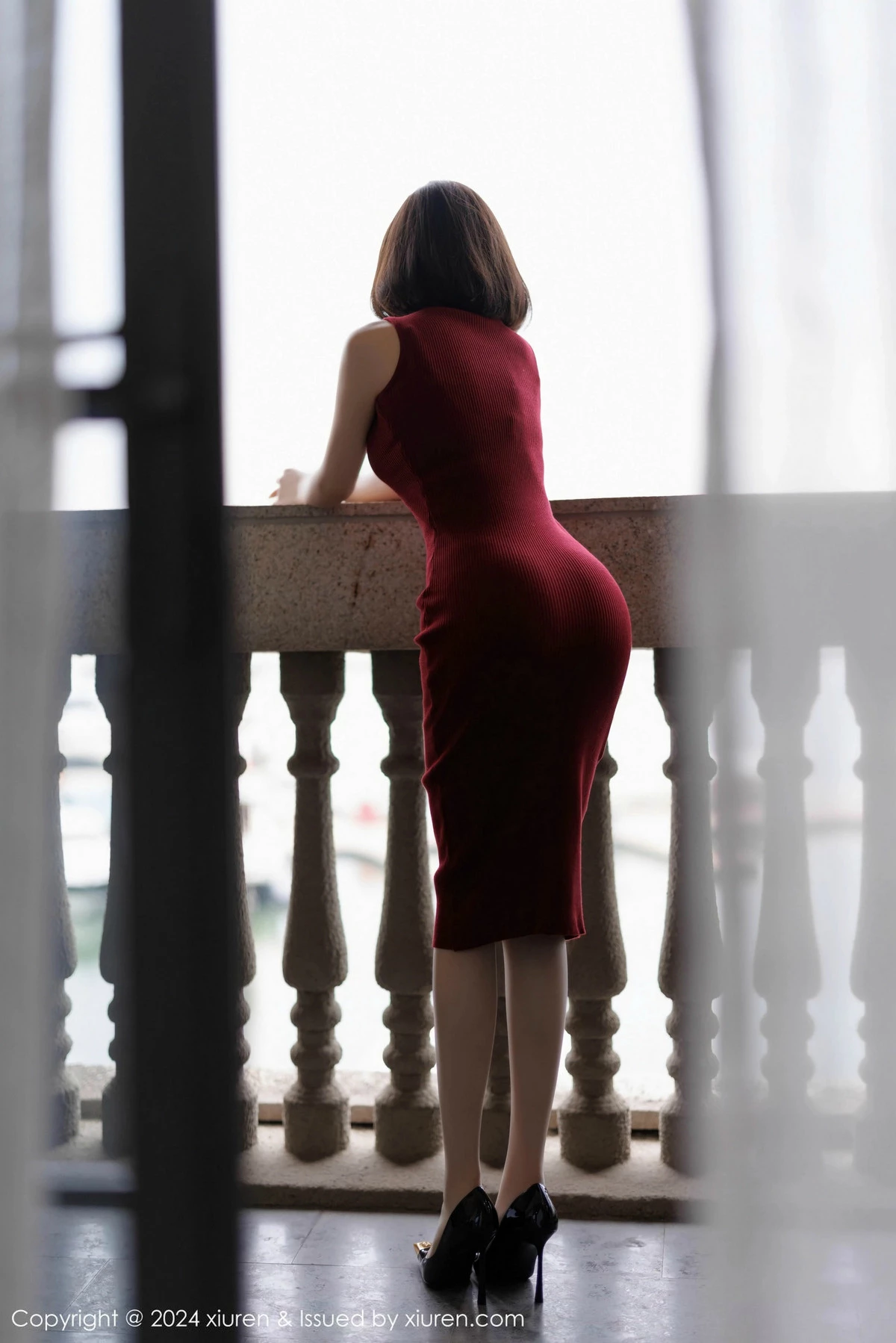 [[XiuRen秀人网]秀人网]No.9589_女神徐莉芝Booty红色连身裙露浅色内衣配超薄肉丝秀美腿诱惑写真91P