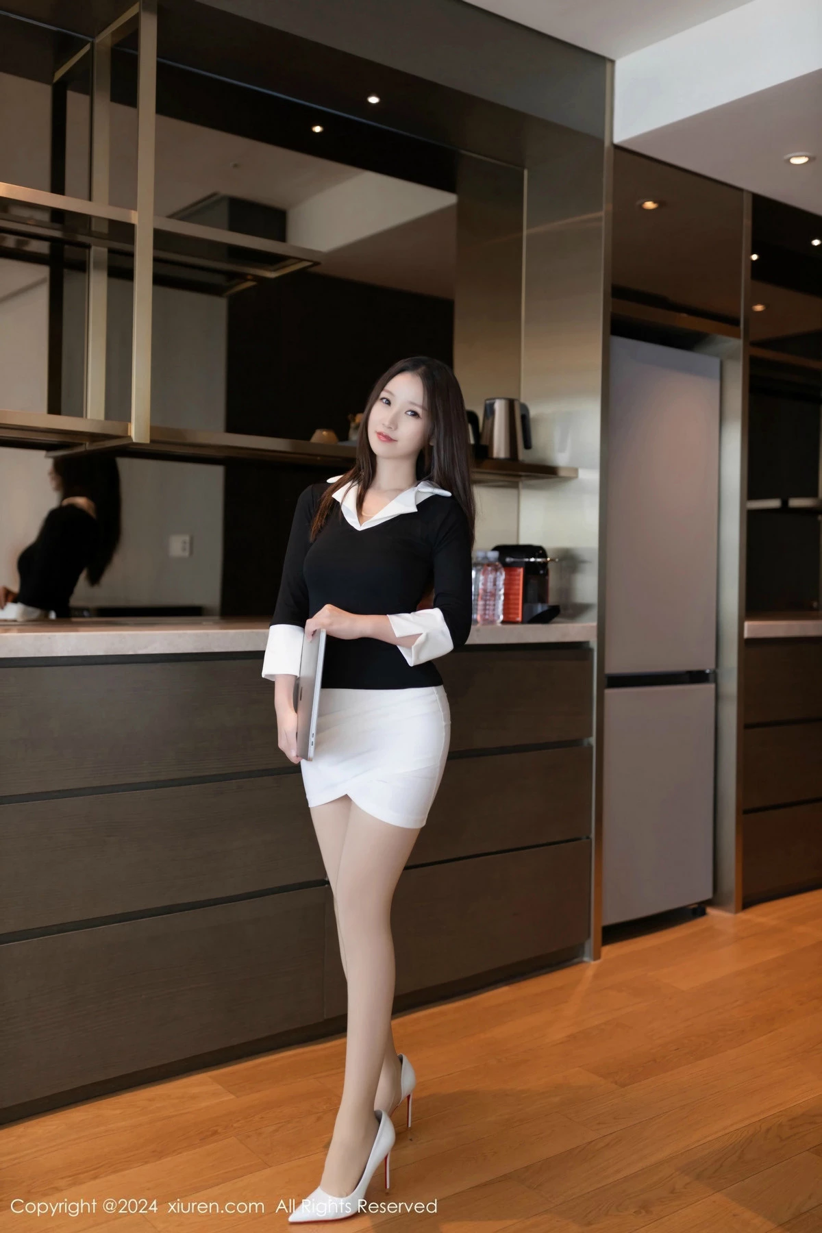 [[XiuRen秀人网]秀人网]No.9587_模特杏子Yada黑白OL服饰露性感连体肉丝袜秀曼妙身姿诱惑写真82P