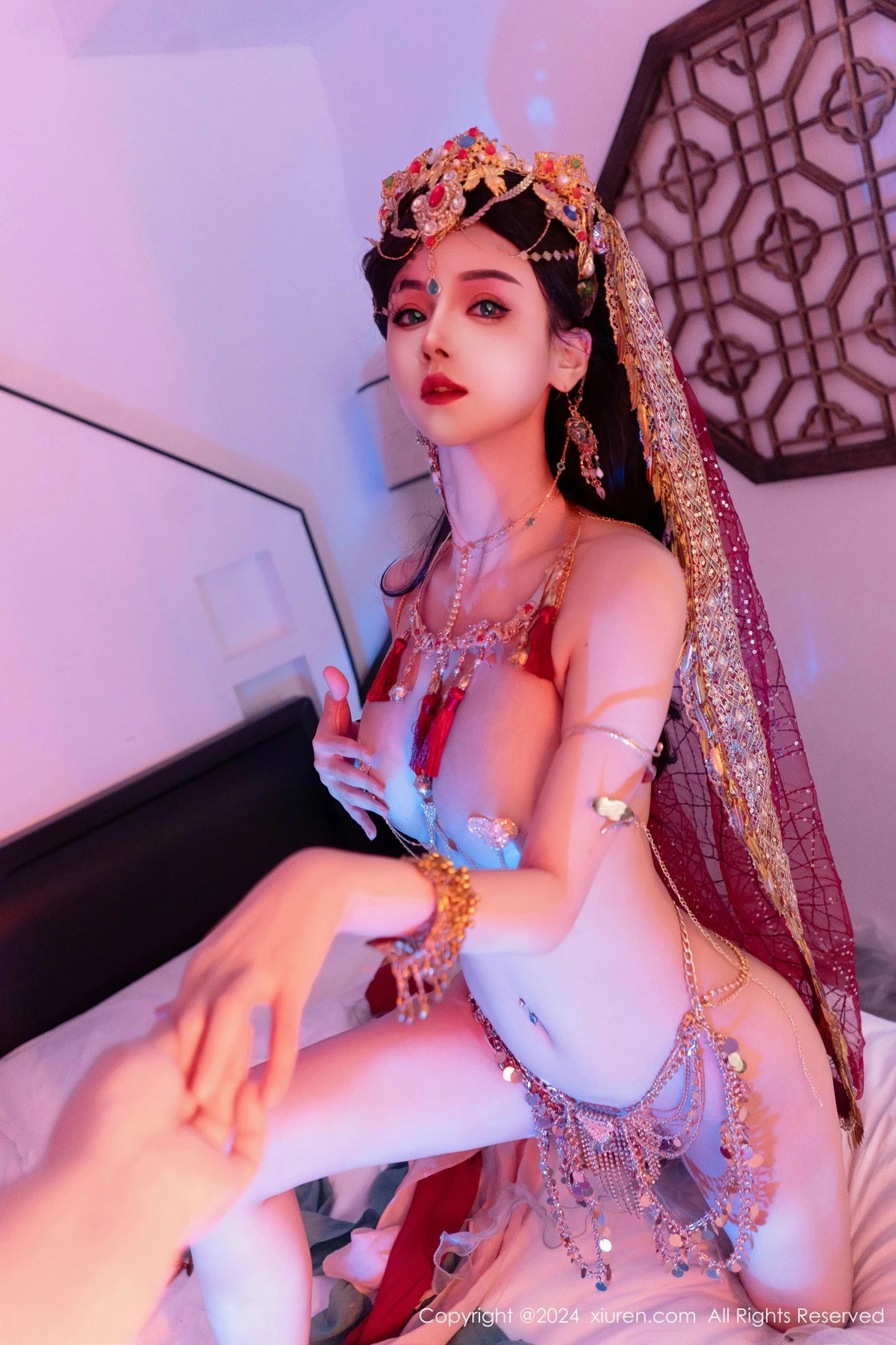 [[XiuRen秀人网]秀人网]No.9585_新人模特不吃冰淇淋异域风情女郎性感情趣服饰秀火辣身材诱惑写真85P