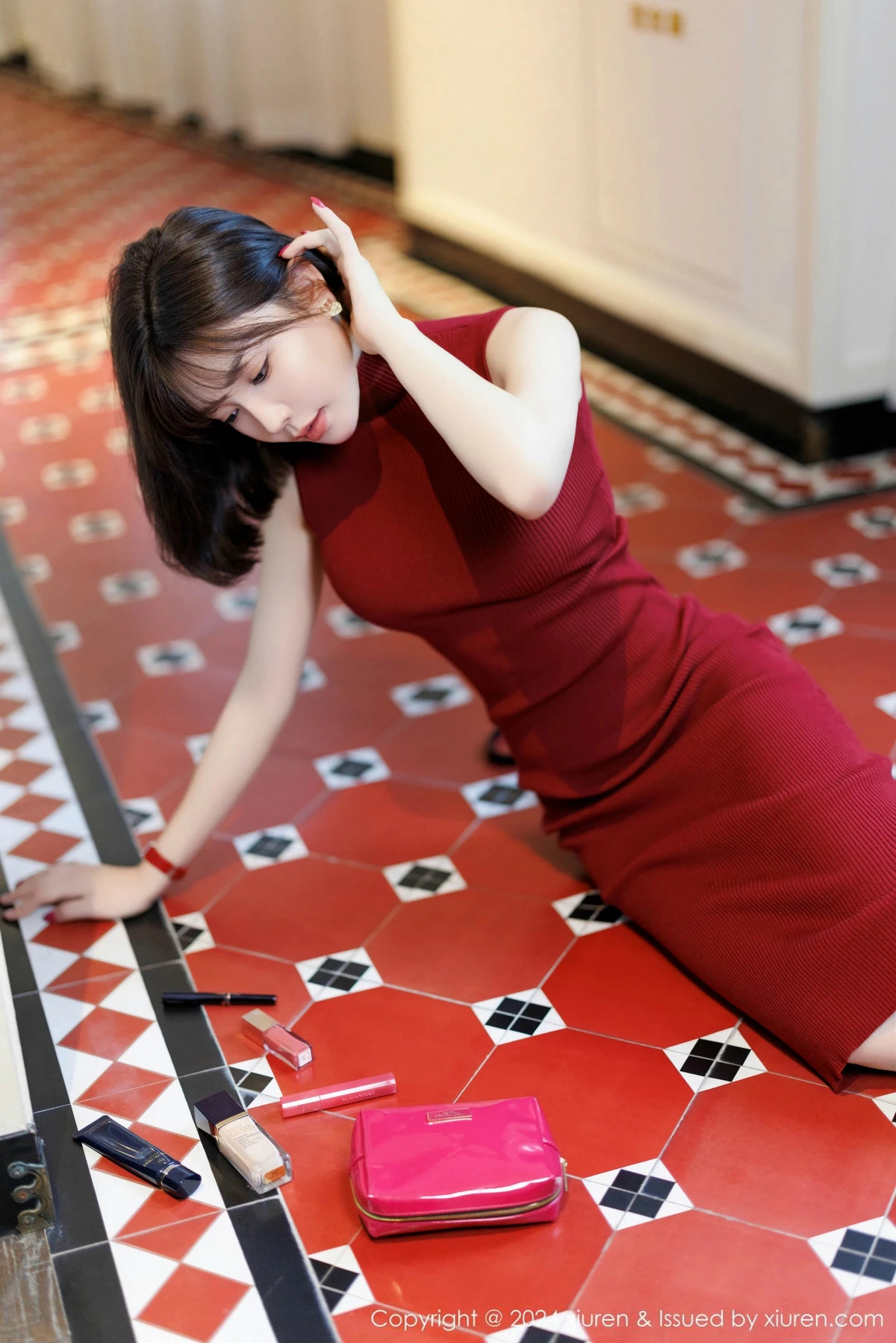 [[XiuRen秀人网]秀人网]No.9589_女神徐莉芝Booty红色连身裙露浅色内衣配超薄肉丝秀美腿诱惑写真91P