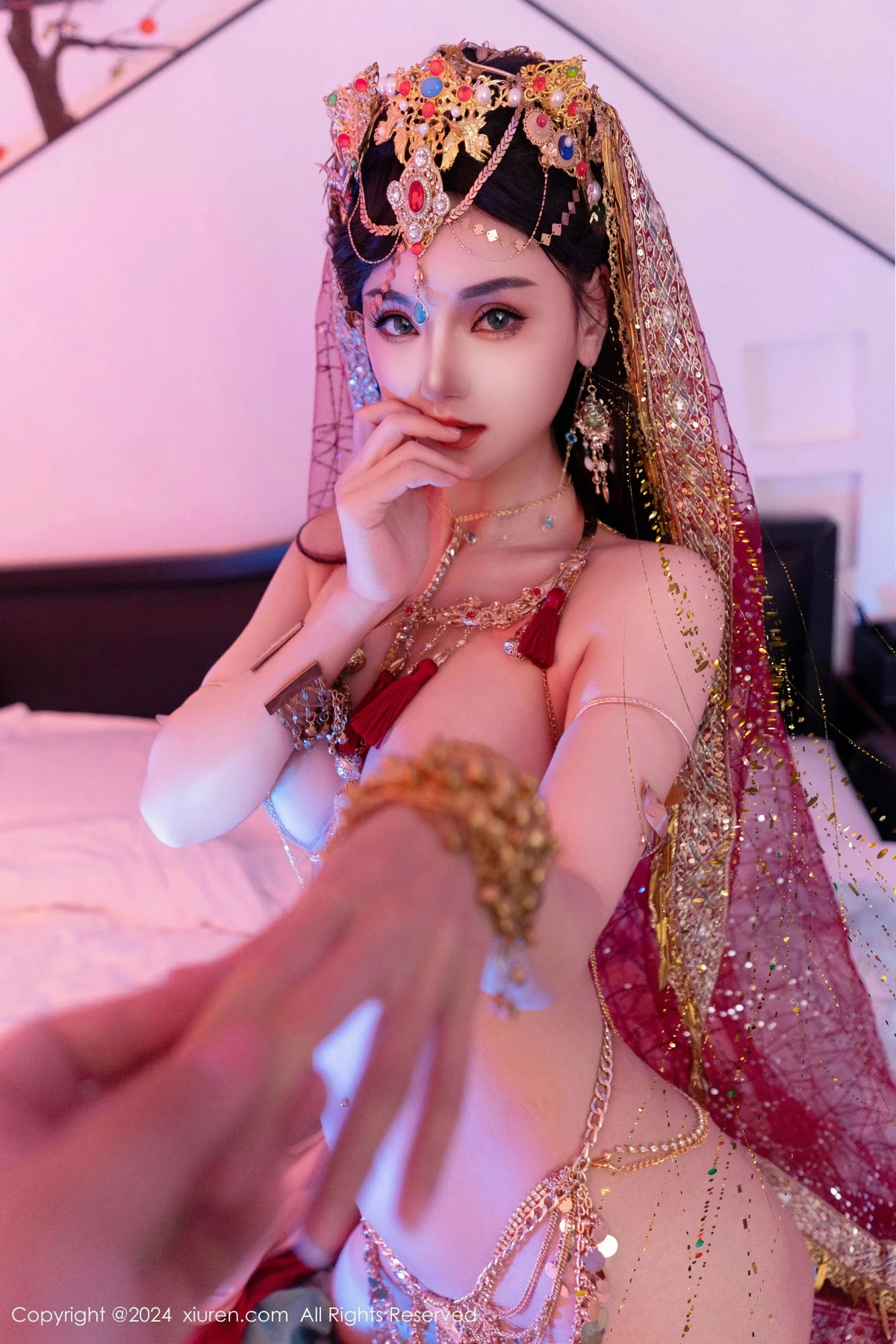 [[XiuRen秀人网]秀人网]No.9585_新人模特不吃冰淇淋异域风情女郎性感情趣服饰秀火辣身材诱惑写真85P