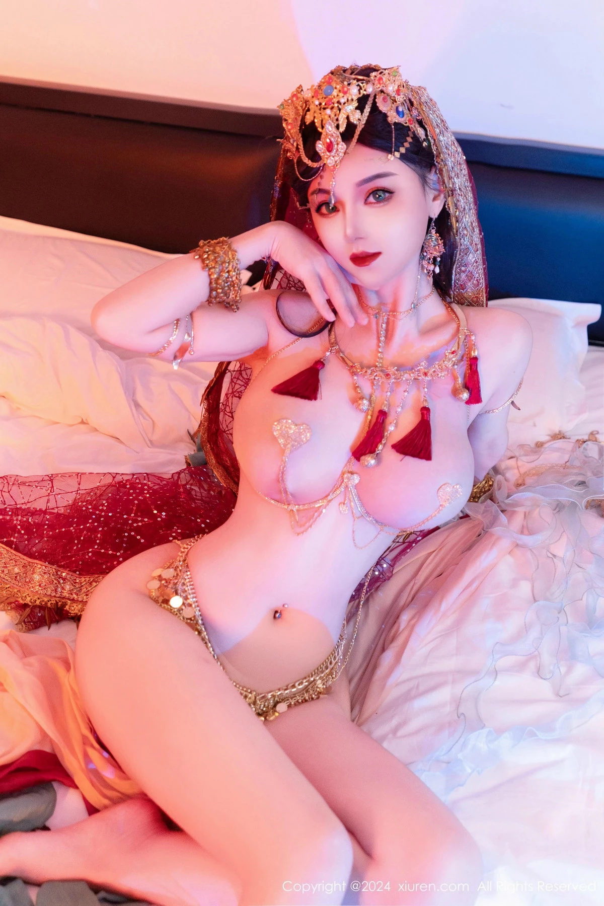 [[XiuRen秀人网]秀人网]No.9585_新人模特不吃冰淇淋异域风情女郎性感情趣服饰秀火辣身材诱惑写真85P