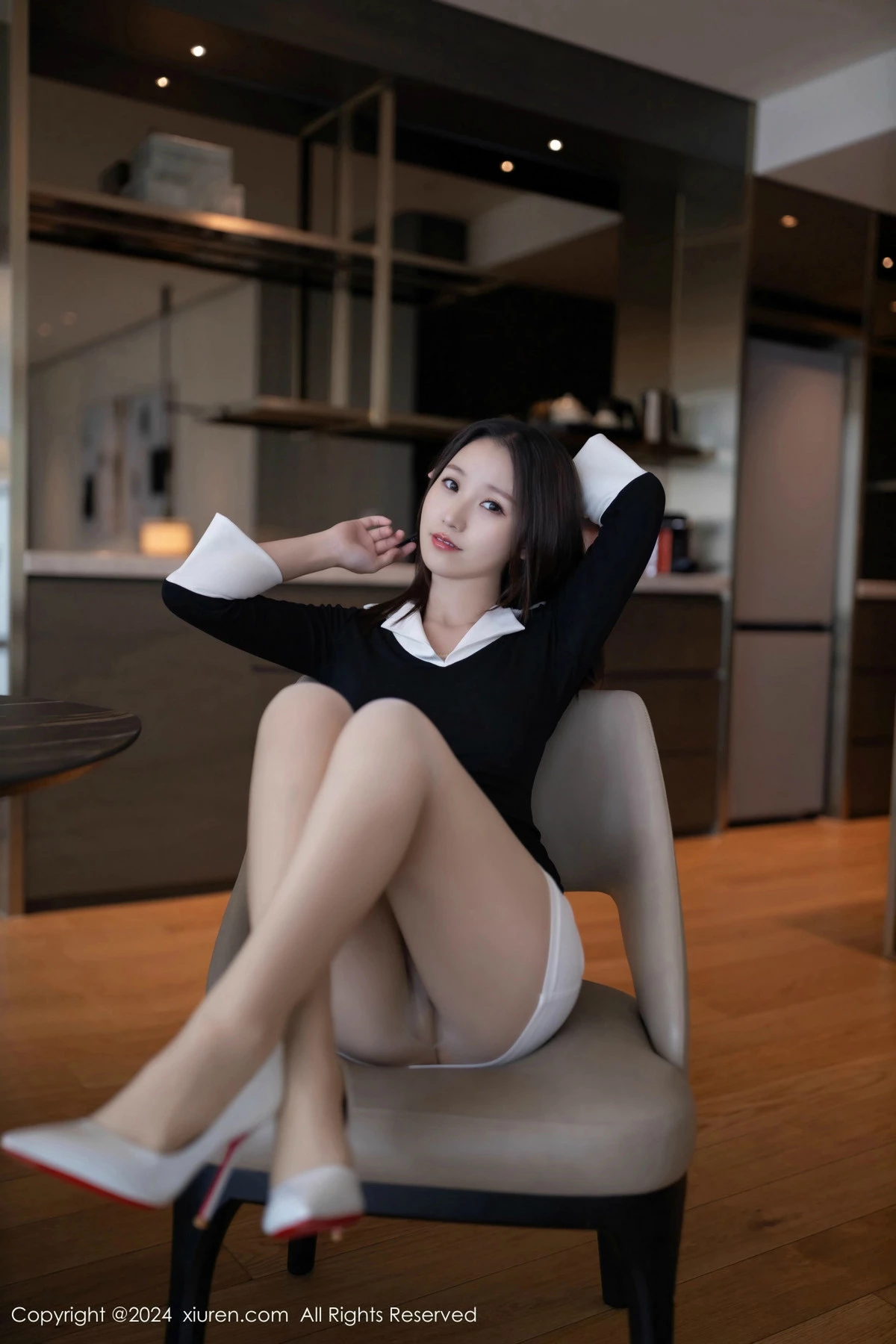 [[XiuRen秀人网]秀人网]No.9587_模特杏子Yada黑白OL服饰露性感连体肉丝袜秀曼妙身姿诱惑写真82P