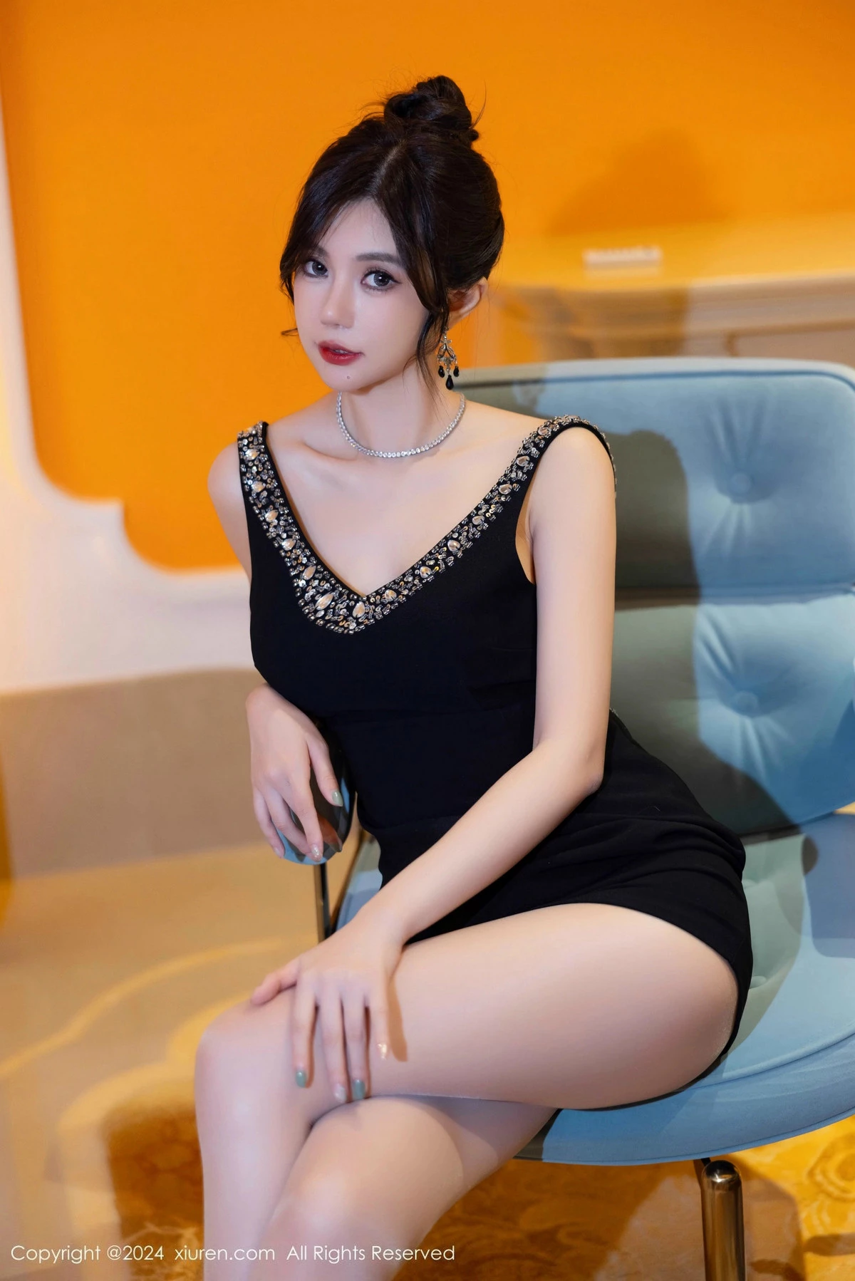 [[XiuRen秀人网]秀人网]No.9596_女神绮里嘉ula性感黑色连衣短裙配超薄肉丝秀曼妙身姿诱惑写真96P