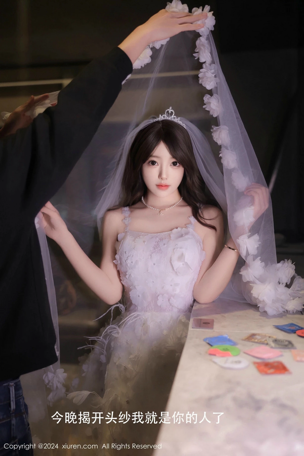 [[XiuRen秀人网]秀人网]No.9601_模特桃妖夭性感白色婚纱露白色内衣配超薄肉丝秀曼妙身姿诱惑写真77P