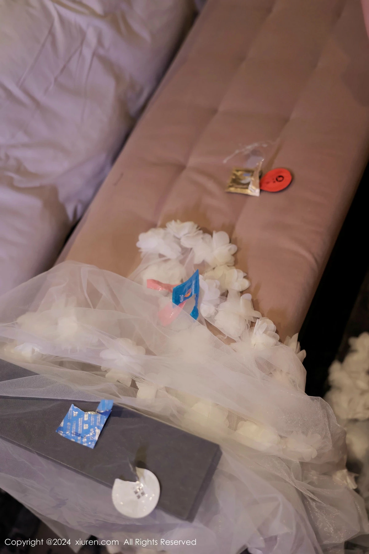 [[XiuRen秀人网]秀人网]No.9601_模特桃妖夭性感白色婚纱露白色内衣配超薄肉丝秀曼妙身姿诱惑写真77P