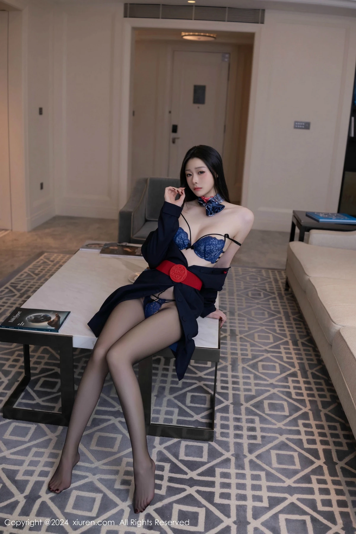 [[XiuRen秀人网]秀人网]No.9597_模特小逗逗深色制服露紫色内衣配开档黑丝秀曼妙身姿诱惑写真80P