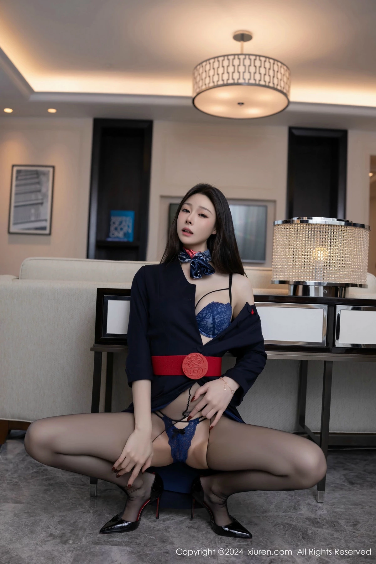 [[XiuRen秀人网]秀人网]No.9597_模特小逗逗深色制服露紫色内衣配开档黑丝秀曼妙身姿诱惑写真80P