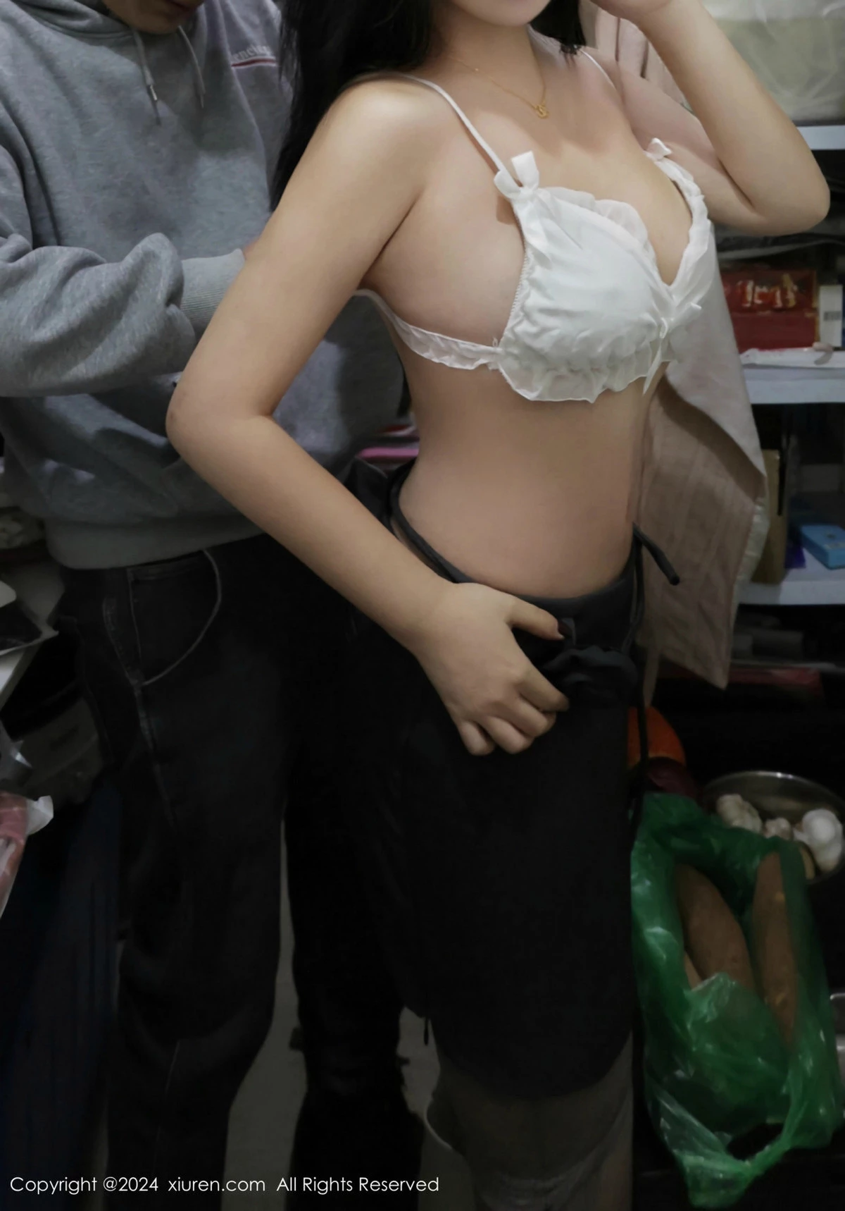 [[XiuRen秀人网]秀人网]No.9595_模特小薯条nienie性感OL制服露情趣内衣配灰丝吊袜秀美腿诱惑写真76P