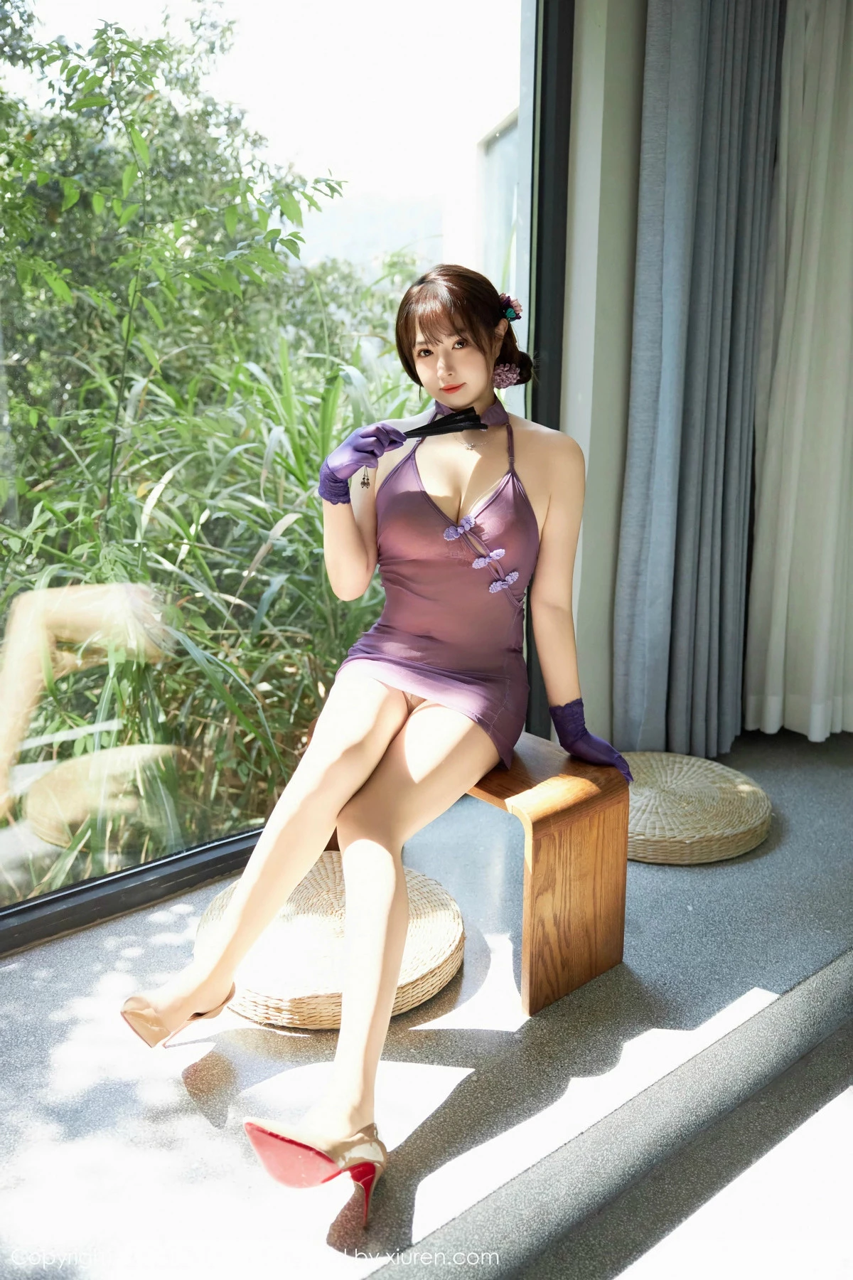 [[XiuRen秀人网]秀人网]No.9592_模特养乐多Doll性感紫色薄透服饰配超薄肉丝秀曼妙身姿诱惑写真52P