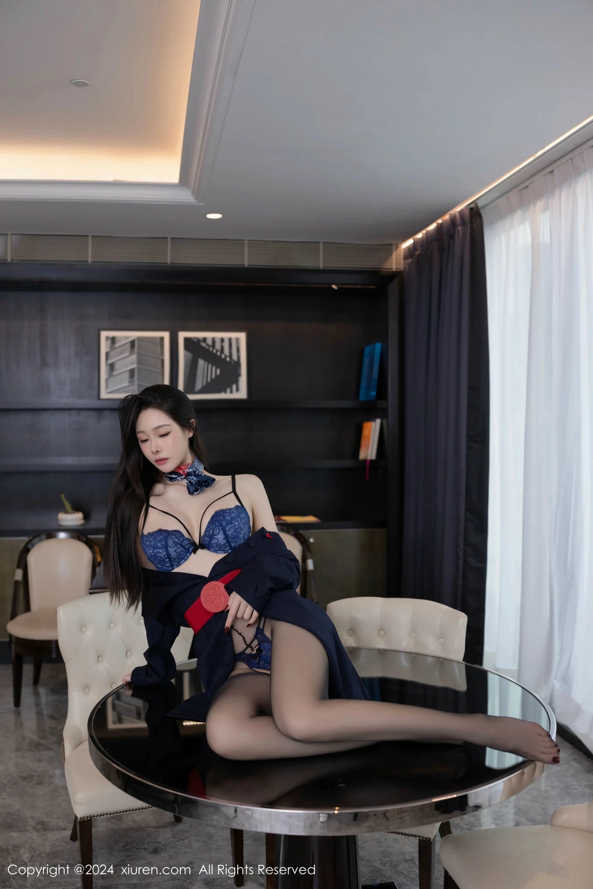 [[XiuRen秀人网]秀人网]No.9597_模特小逗逗深色制服露紫色内衣配开档黑丝秀曼妙身姿诱惑写真80P