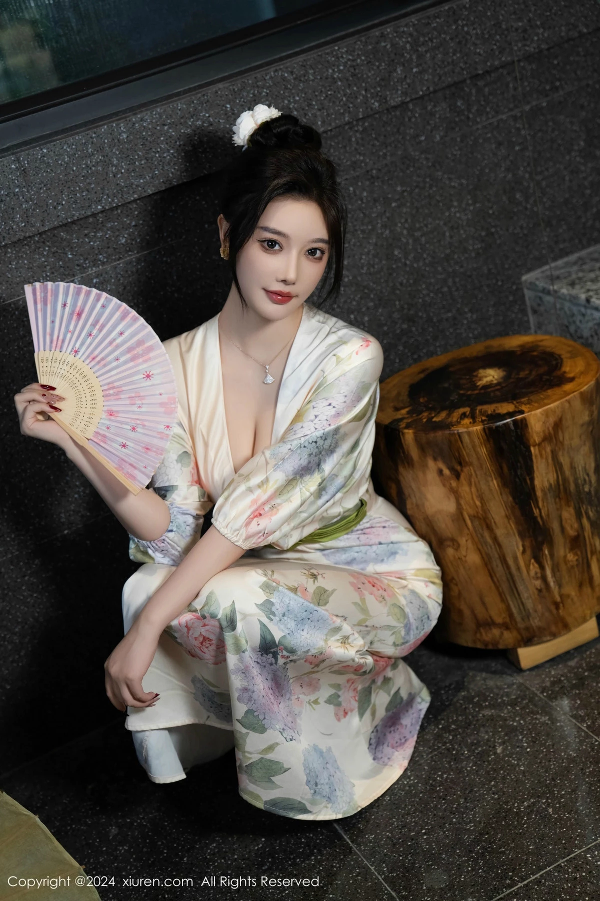 [[XiuRen秀人网]秀人网]No.9470_女神杨晨晨Yome白色连衣裙+红色蕾丝情趣内衣秀丰腴身材诱惑写真99P