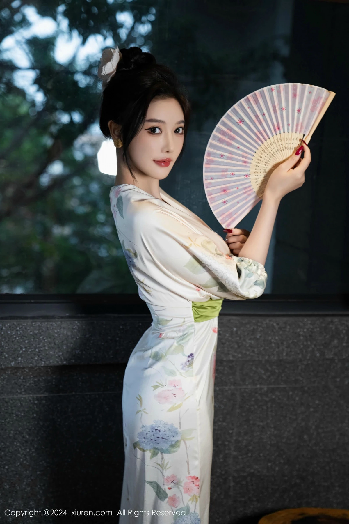 [[XiuRen秀人网]秀人网]No.9470_女神杨晨晨Yome白色连衣裙+红色蕾丝情趣内衣秀丰腴身材诱惑写真99P