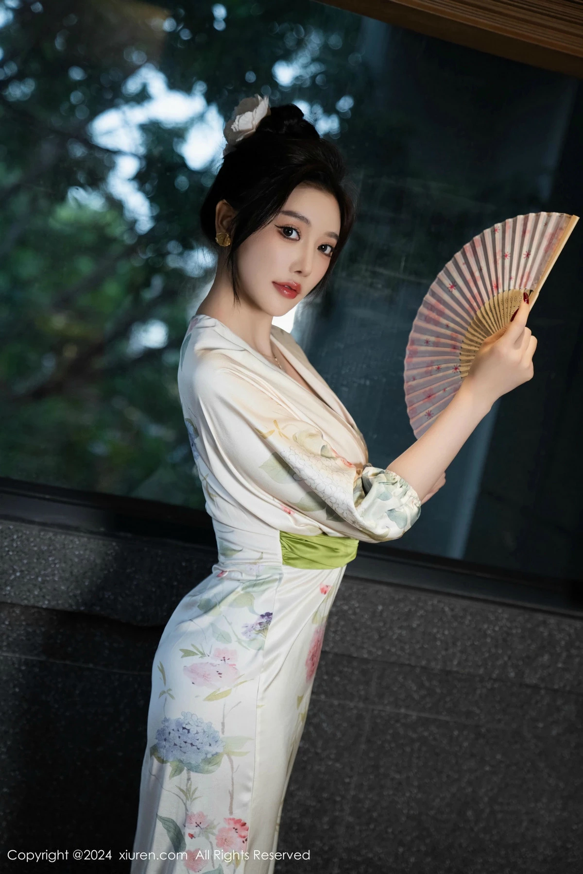 [[XiuRen秀人网]秀人网]No.9470_女神杨晨晨Yome白色连衣裙+红色蕾丝情趣内衣秀丰腴身材诱惑写真99P