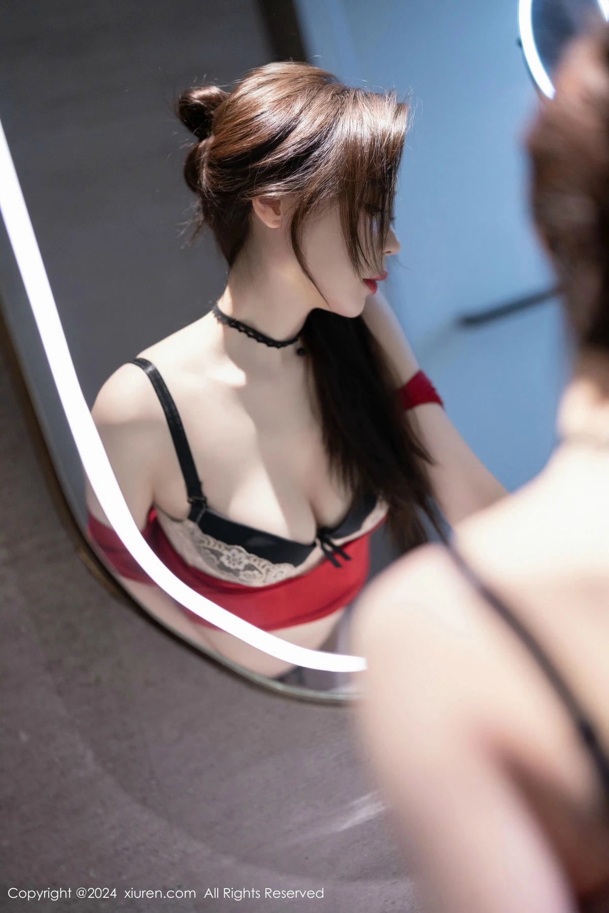 [[XiuRen秀人网]秀人网]No.9468_模特梦心玥性感红T配黑短裙露超薄黑丝秀高挑曼妙身姿诱惑写真92P