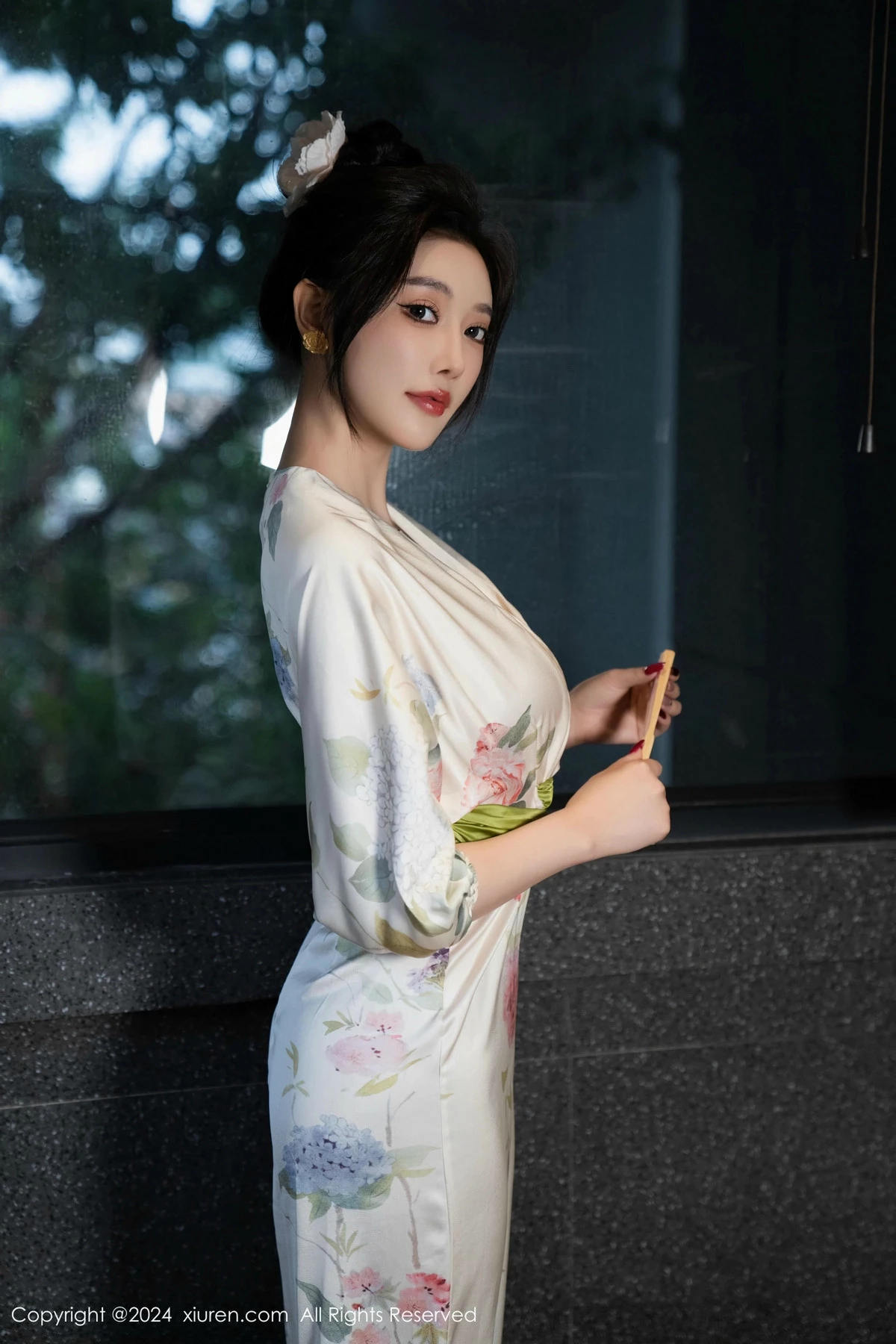 [[XiuRen秀人网]秀人网]No.9470_女神杨晨晨Yome白色连衣裙+红色蕾丝情趣内衣秀丰腴身材诱惑写真99P