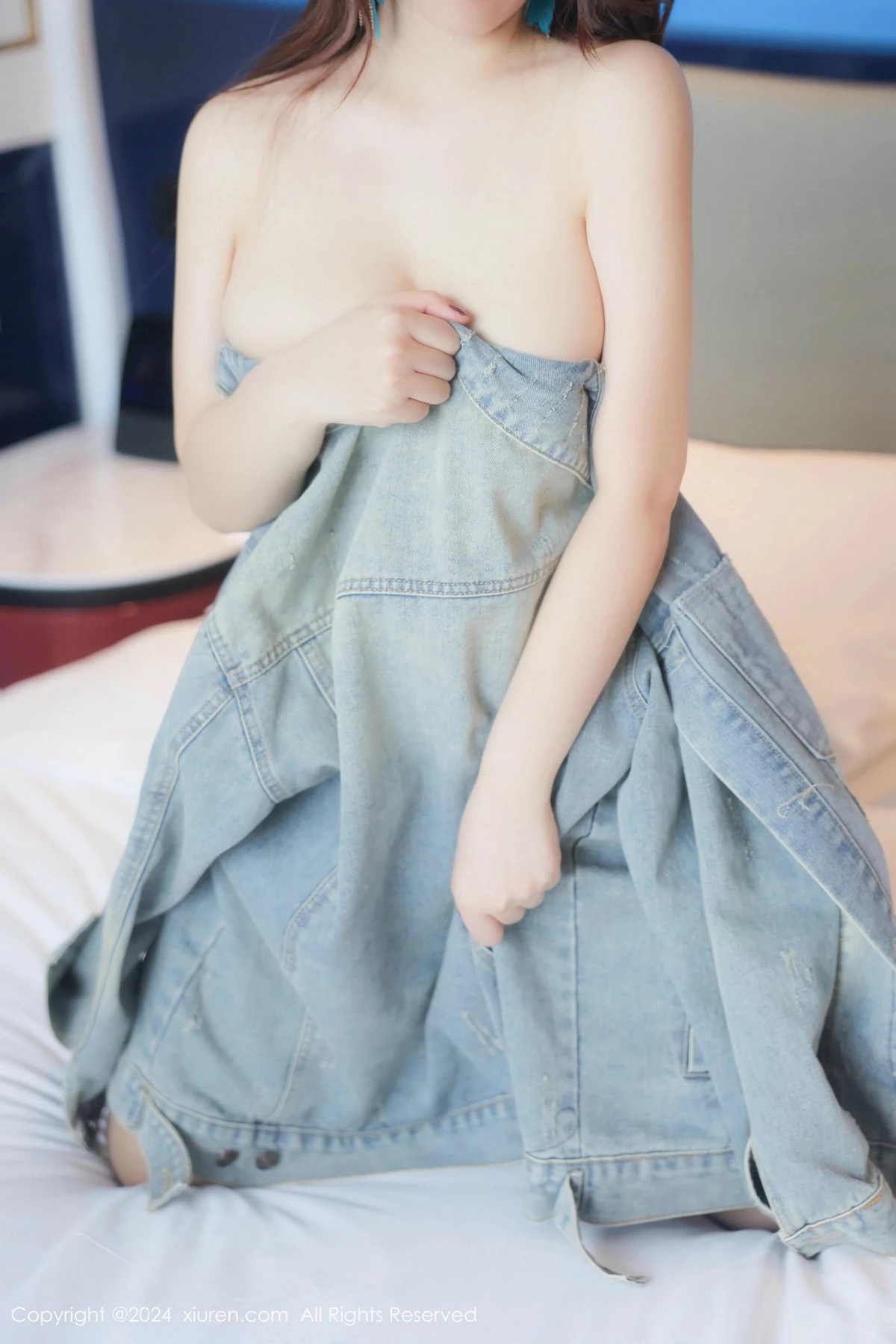 [[XiuRen秀人网]秀人网]No.9467_模特蛋蛋宝蓝色牛仔衣露性感黑色内衣配超薄黑丝秀美腿诱惑写真77P