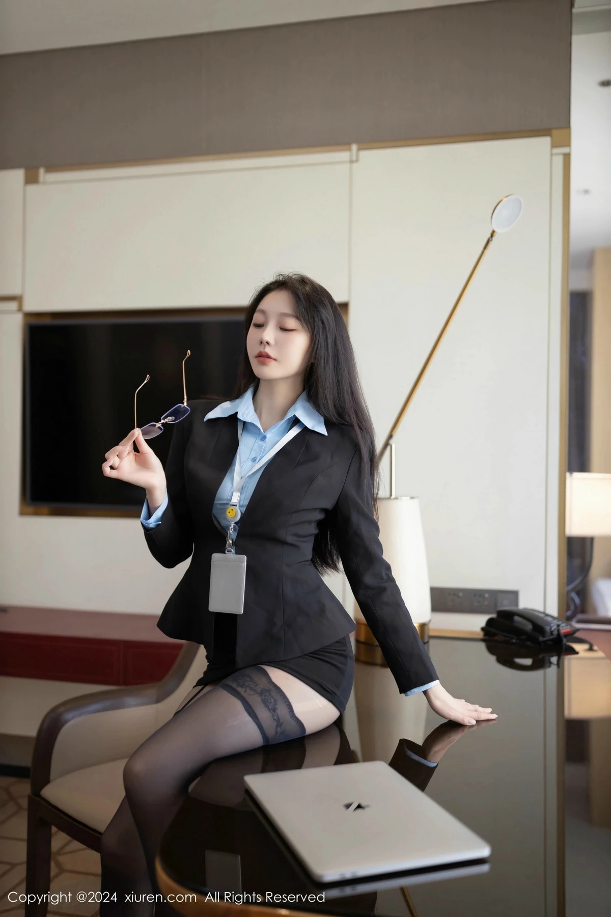 [[XiuRen秀人网]秀人网]No.9469_模特安然anran职场主题性感黑色OL服饰配黑丝吊袜秀美腿诱惑写真80P