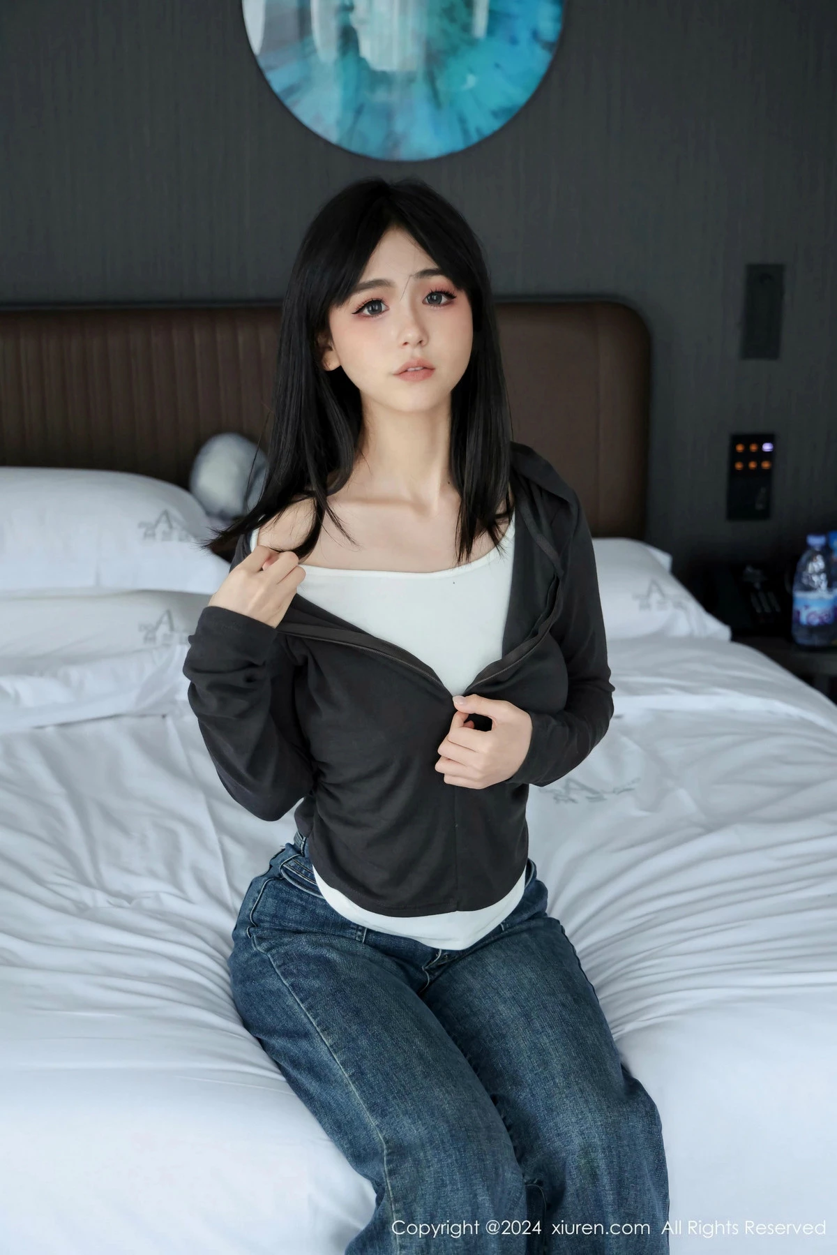 [[XiuRen秀人网]秀人网]No.9464_新人模特奶芙乔乔蓝色牛仔裤+薄透连体黑丝秀凹凸身材诱惑写真67P