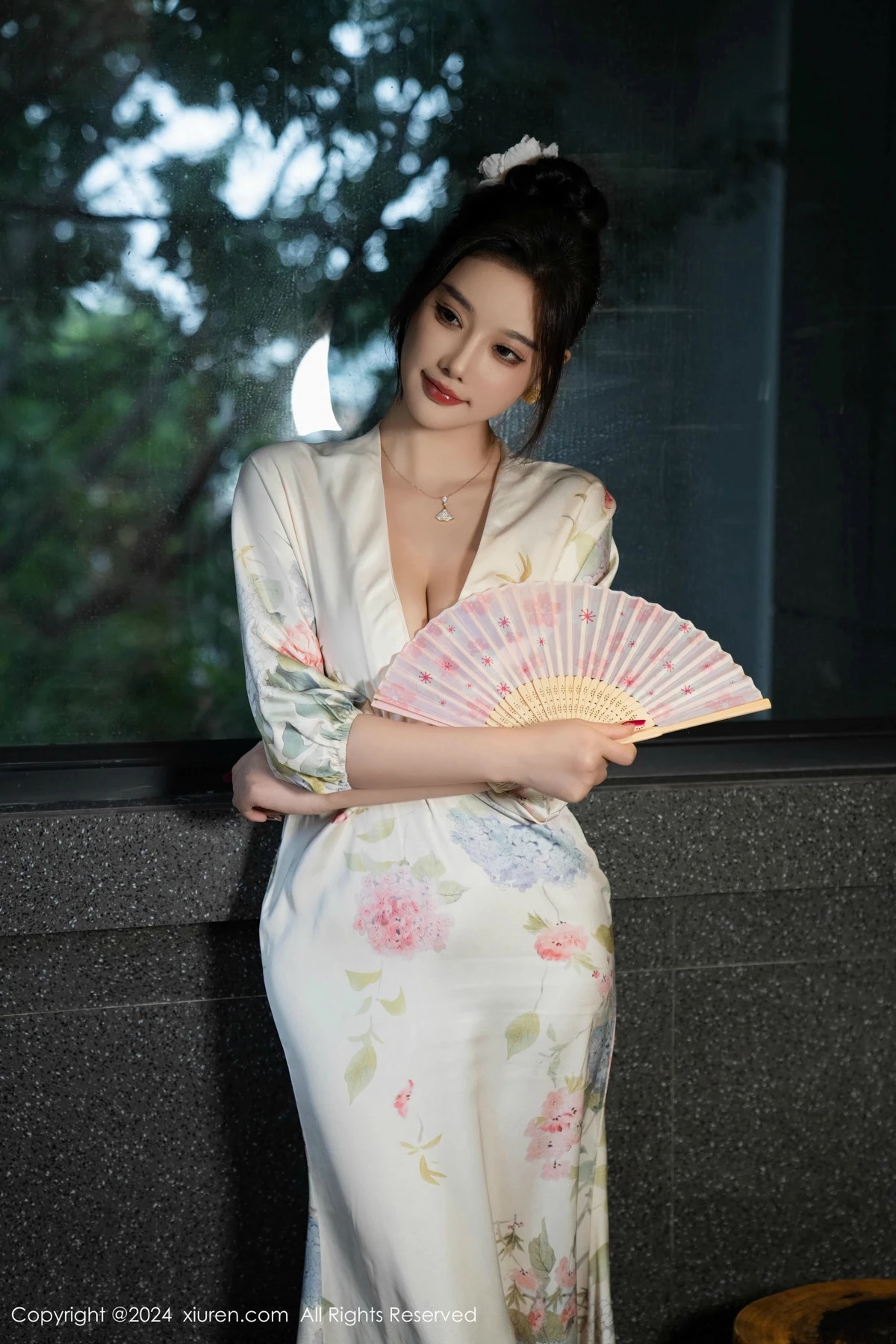 [[XiuRen秀人网]秀人网]No.9470_女神杨晨晨Yome白色连衣裙+红色蕾丝情趣内衣秀丰腴身材诱惑写真99P