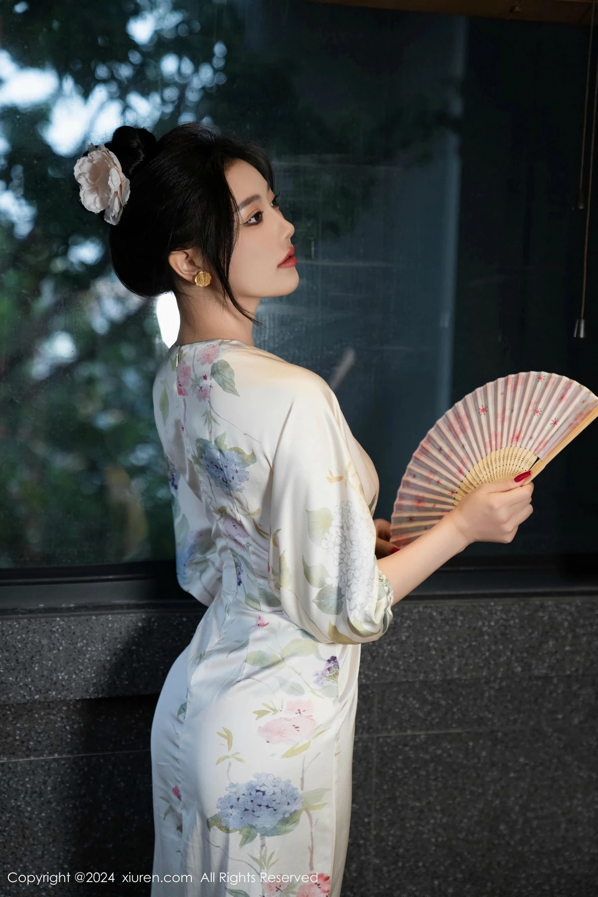 [[XiuRen秀人网]秀人网]No.9470_女神杨晨晨Yome白色连衣裙+红色蕾丝情趣内衣秀丰腴身材诱惑写真99P