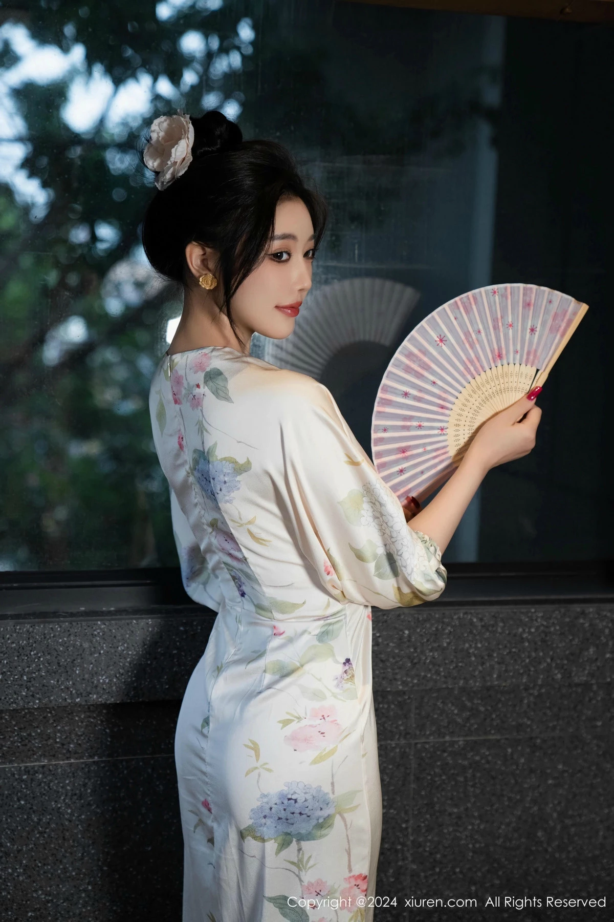 [[XiuRen秀人网]秀人网]No.9470_女神杨晨晨Yome白色连衣裙+红色蕾丝情趣内衣秀丰腴身材诱惑写真99P