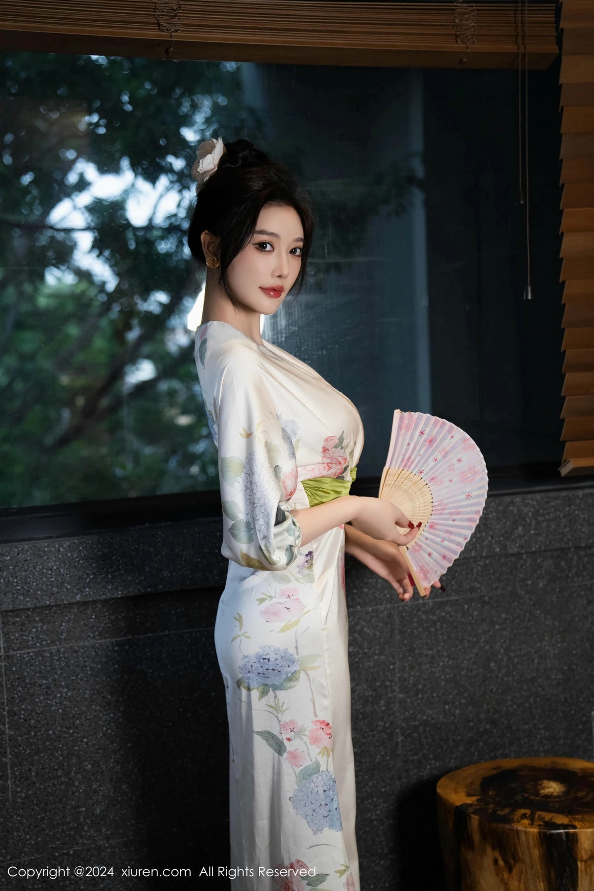 [[XiuRen秀人网]秀人网]No.9470_女神杨晨晨Yome白色连衣裙+红色蕾丝情趣内衣秀丰腴身材诱惑写真99P