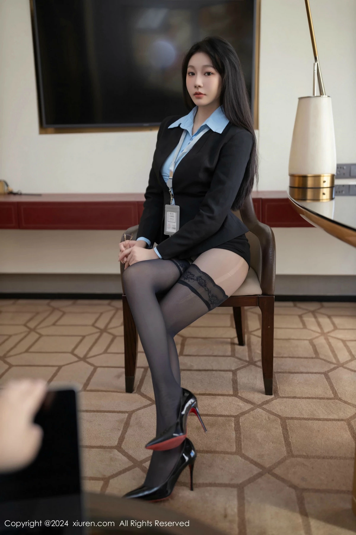 [[XiuRen秀人网]秀人网]No.9469_模特安然anran职场主题性感黑色OL服饰配黑丝吊袜秀美腿诱惑写真80P