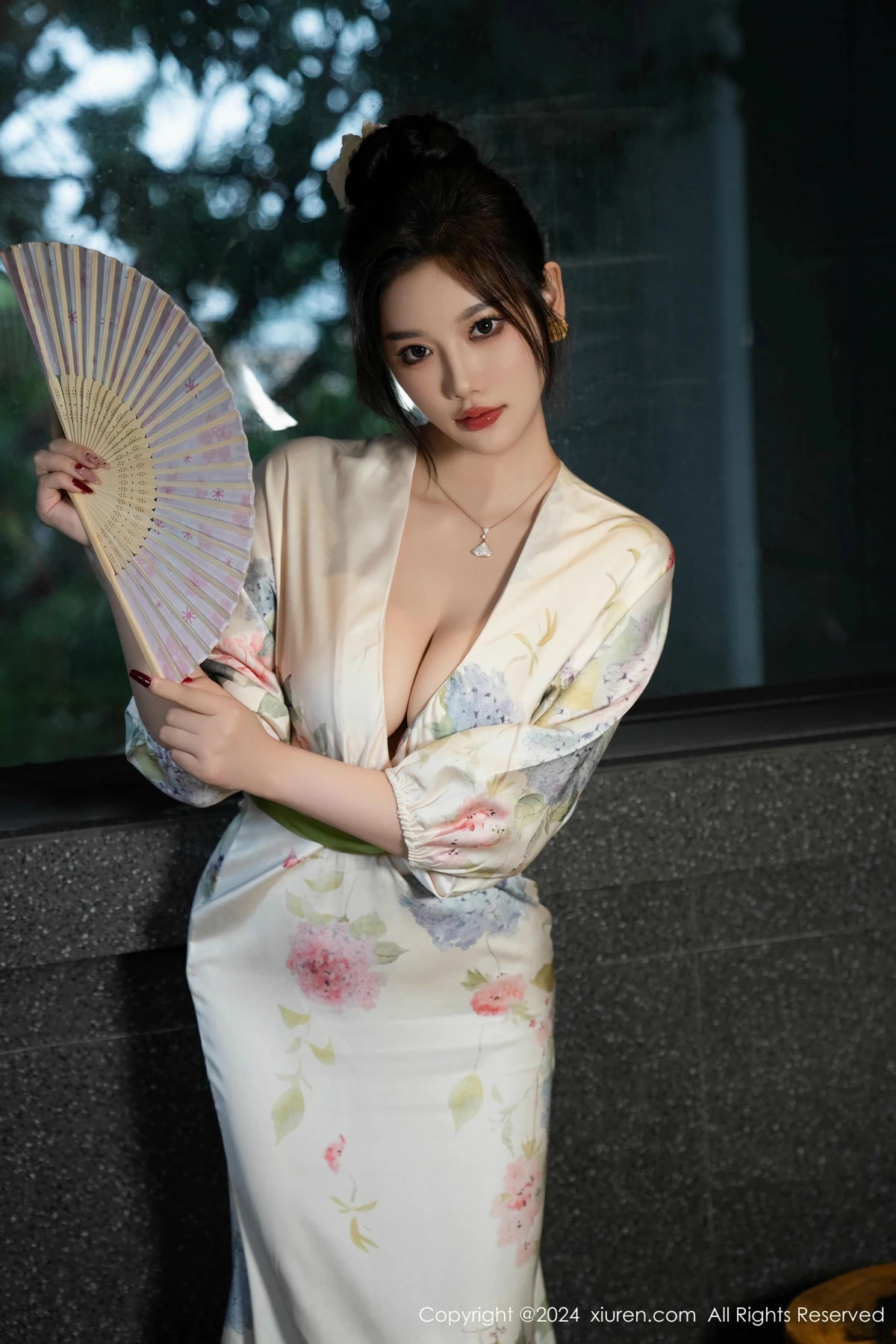 [[XiuRen秀人网]秀人网]No.9470_女神杨晨晨Yome白色连衣裙+红色蕾丝情趣内衣秀丰腴身材诱惑写真99P