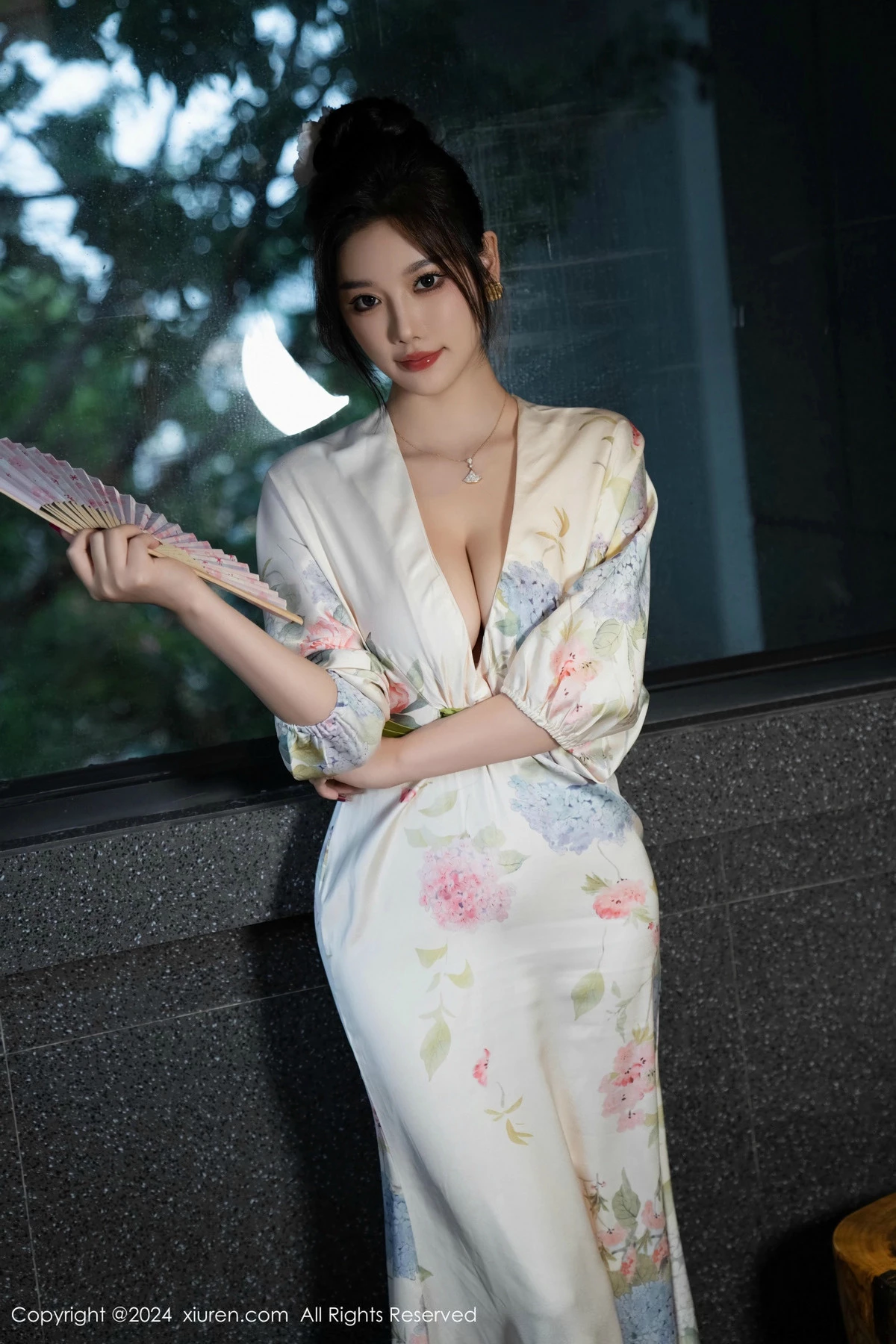 [[XiuRen秀人网]秀人网]No.9470_女神杨晨晨Yome白色连衣裙+红色蕾丝情趣内衣秀丰腴身材诱惑写真99P